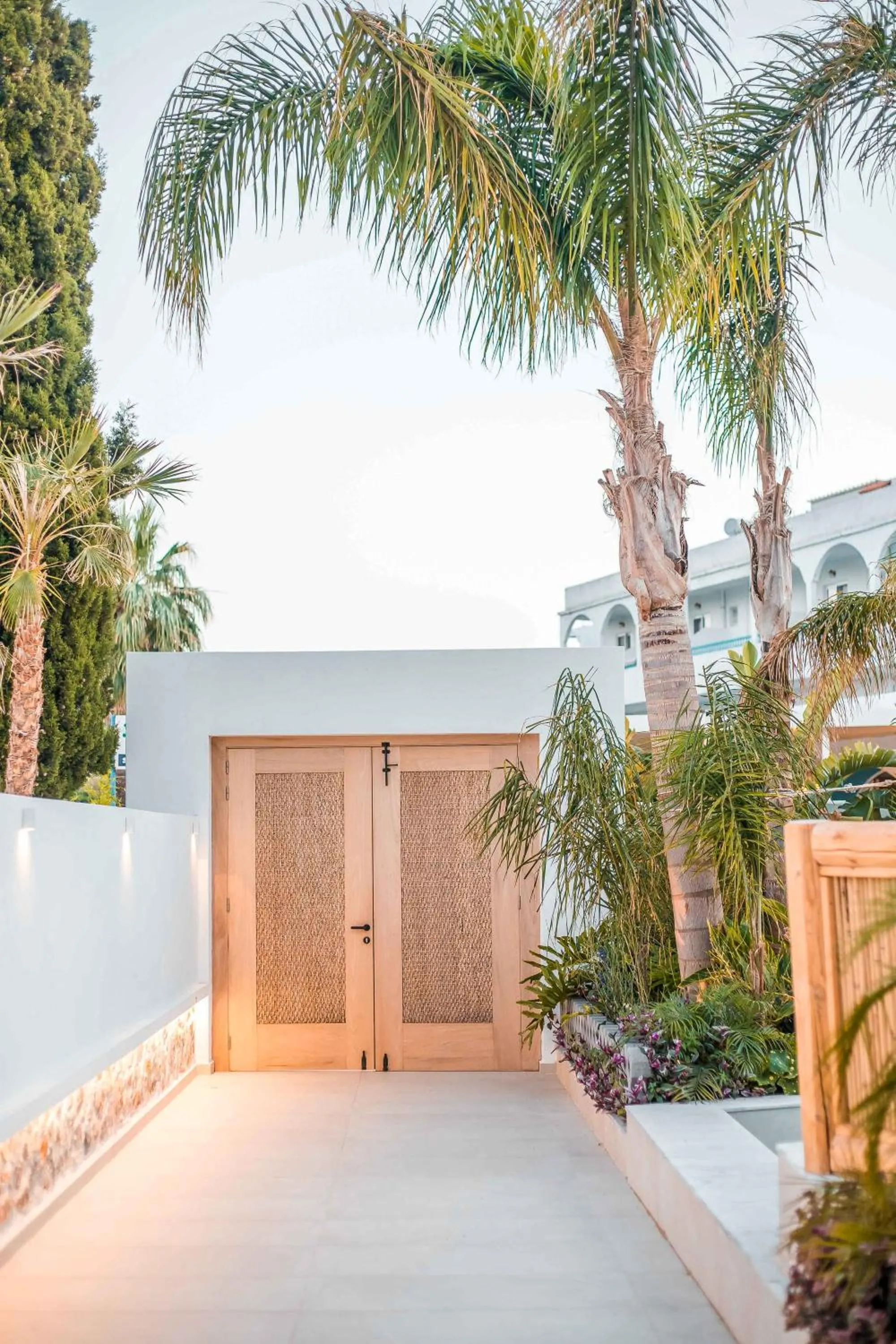 Facade/entrance in Vanik Suites