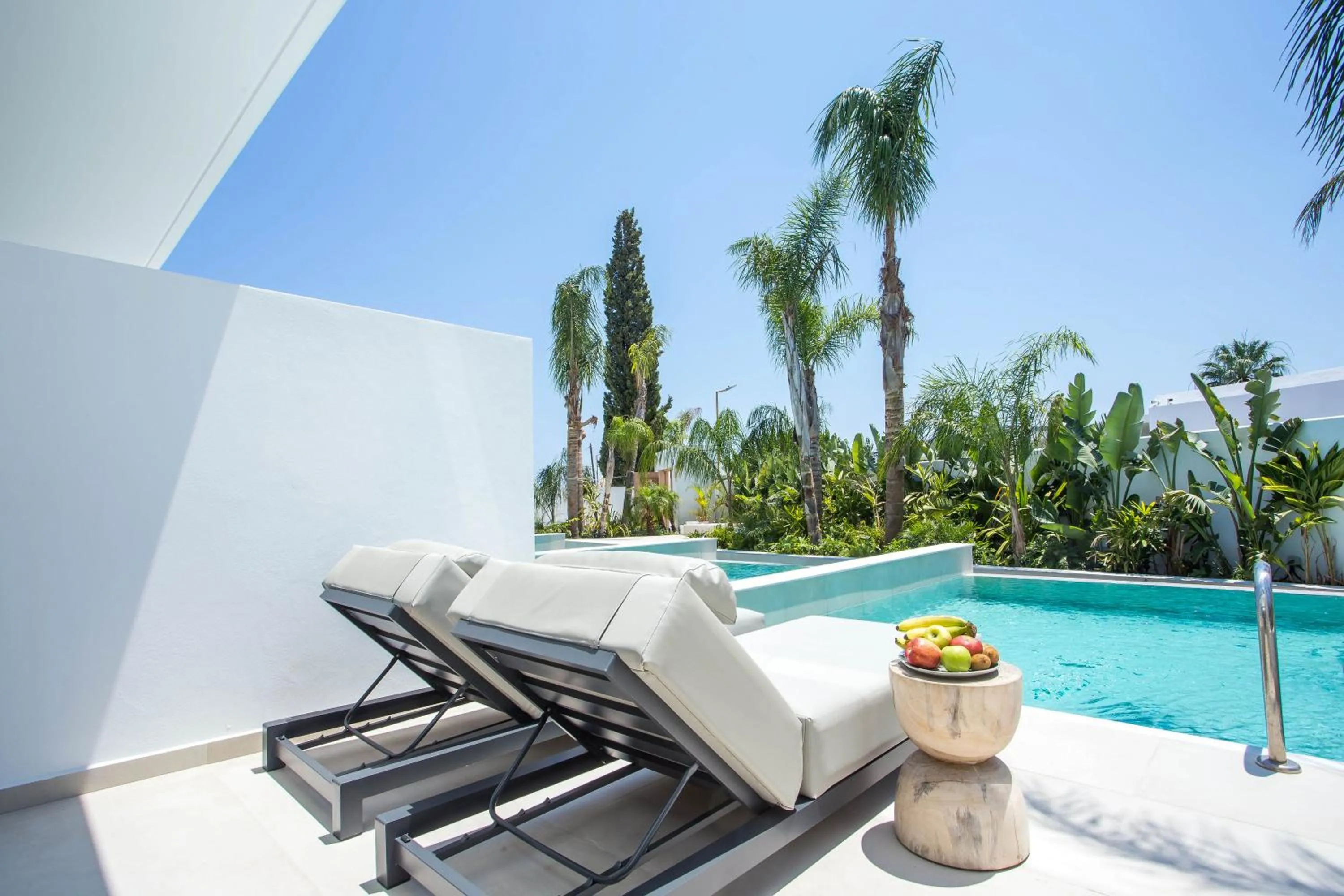 Swimming pool in Vanik Suites