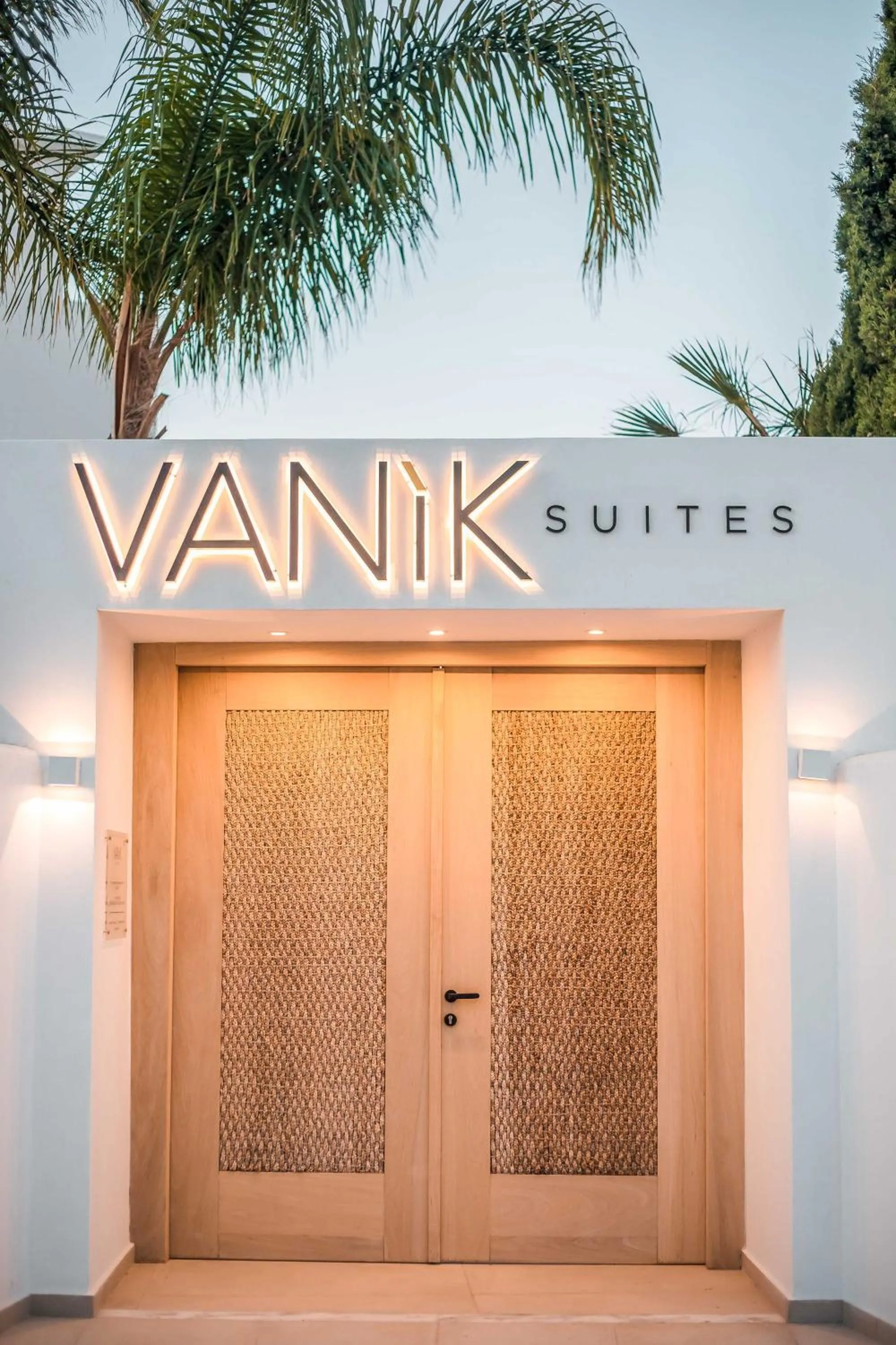 Facade/entrance in Vanik Suites