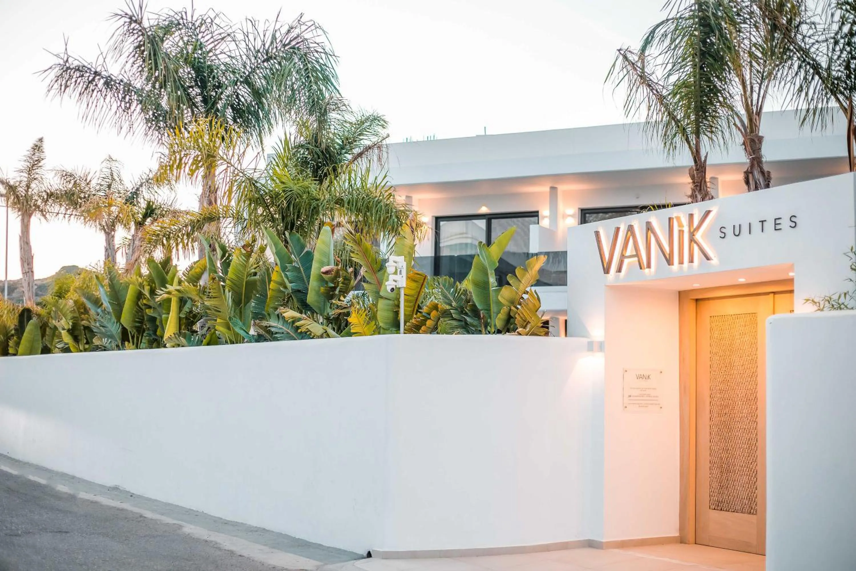 Facade/entrance in Vanik Suites