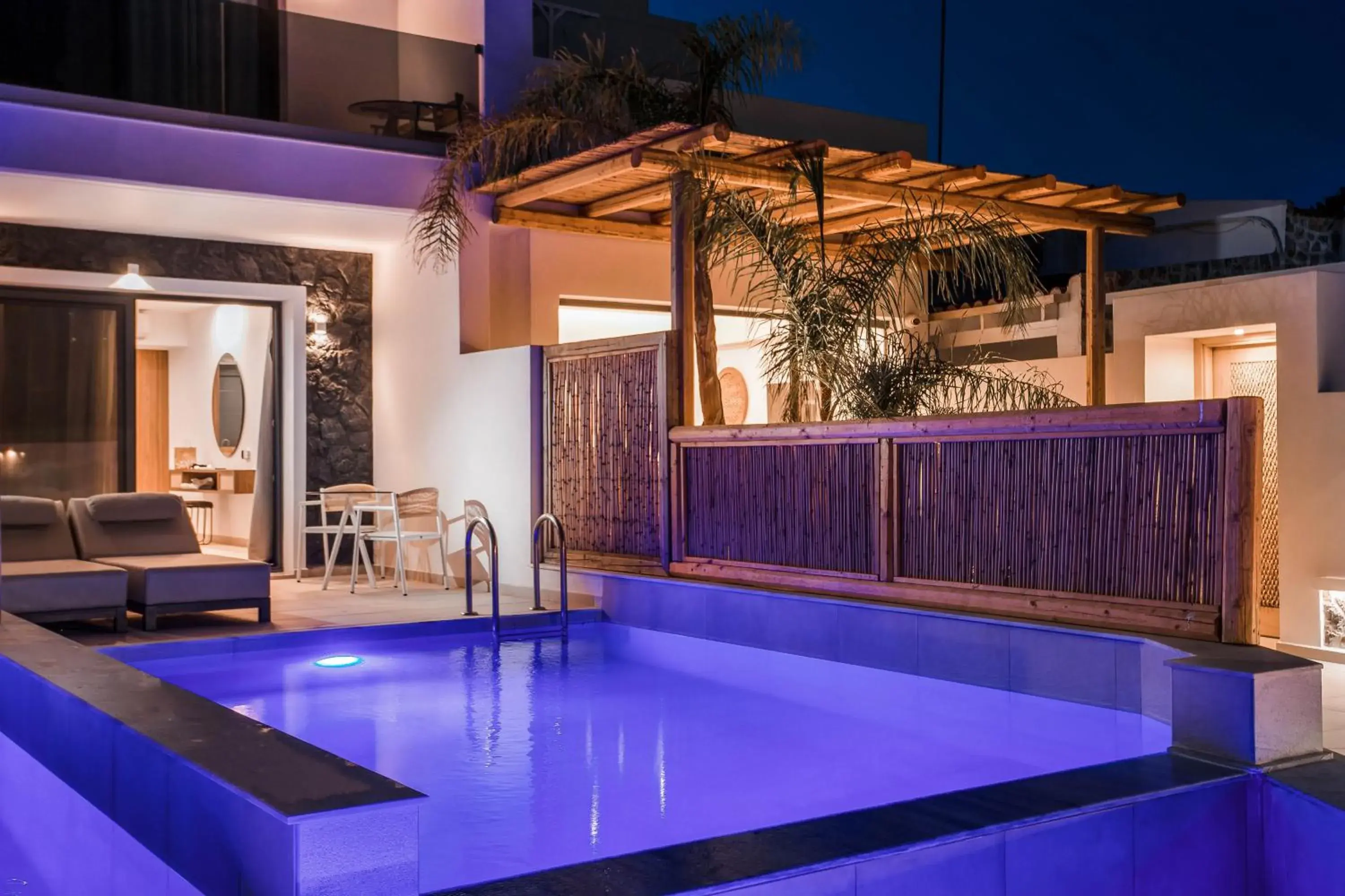 Swimming pool in Vanik Suites Swimming pool in Vanik Suites