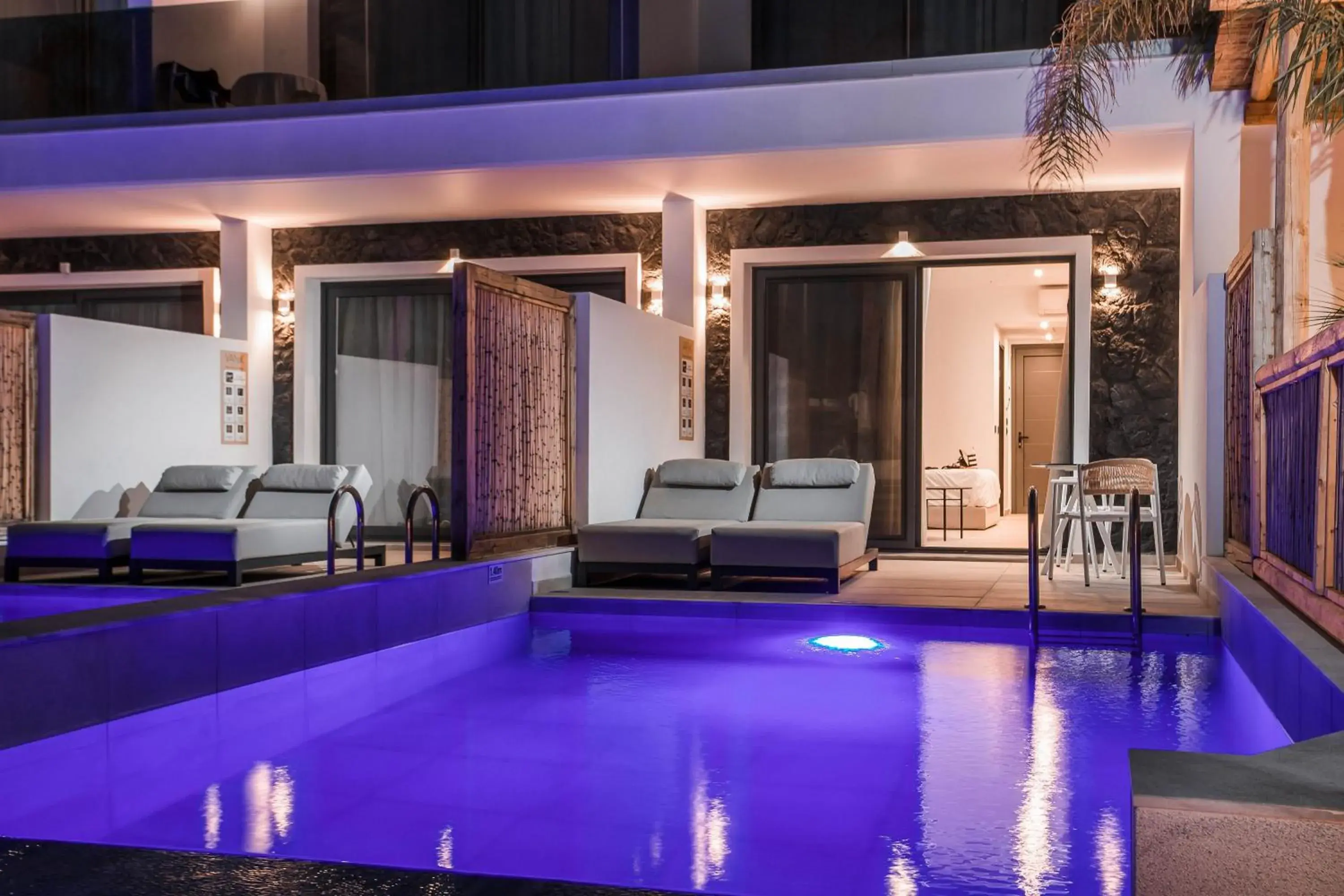 Swimming pool in Vanik Suites Swimming pool in Vanik Suites