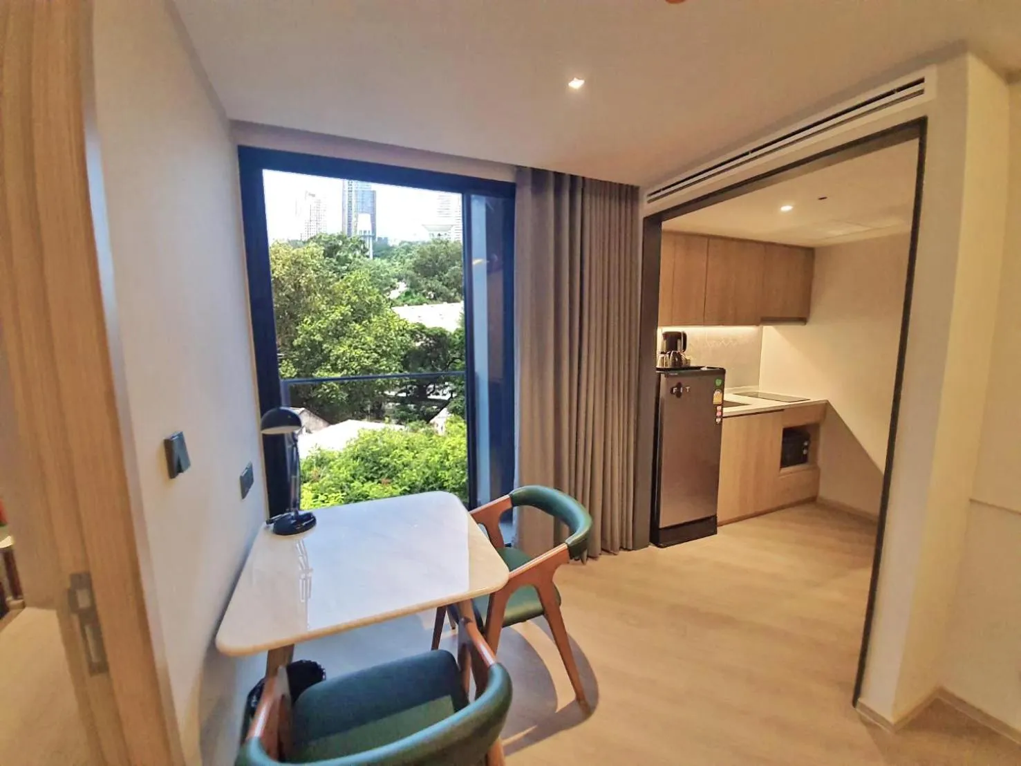 Dining area in The Quart Ruamrudee by UHG