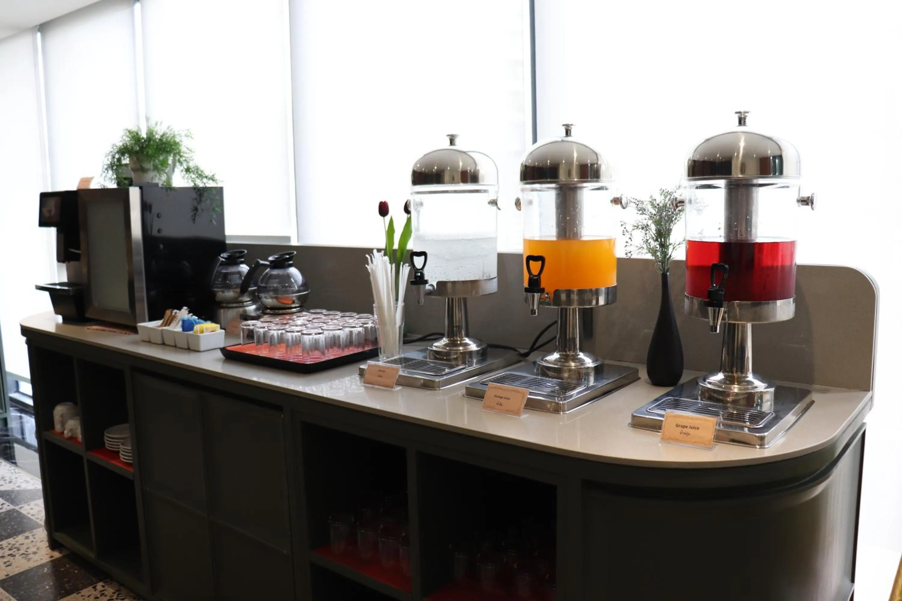 Buffet breakfast in The Quart Ruamrudee by UHG