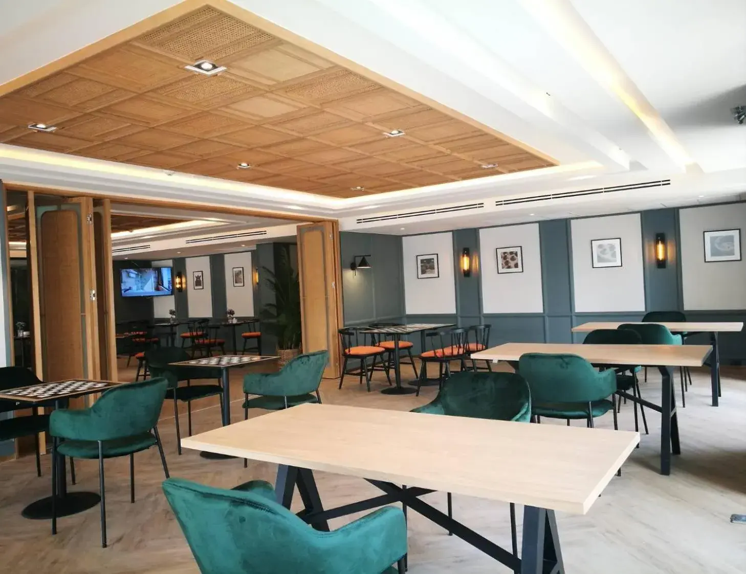 Restaurant/places to eat in The Quart Ruamrudee by UHG Restaurant/places to eat in The Quart Ruamrudee by UHG