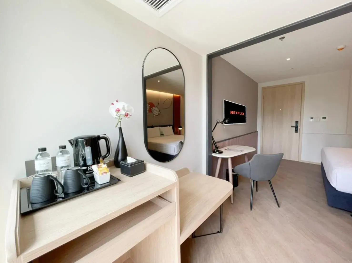 Coffee/tea facilities, Bed in The Quart Ruamrudee by UHG Coffee/tea facilities, Bed in The Quart Ruamrudee by UHG