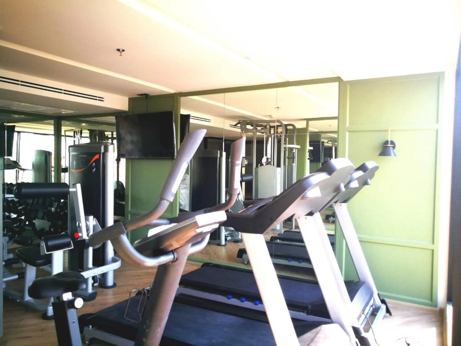 Fitness centre/facilities in The Quart Ruamrudee by UHG