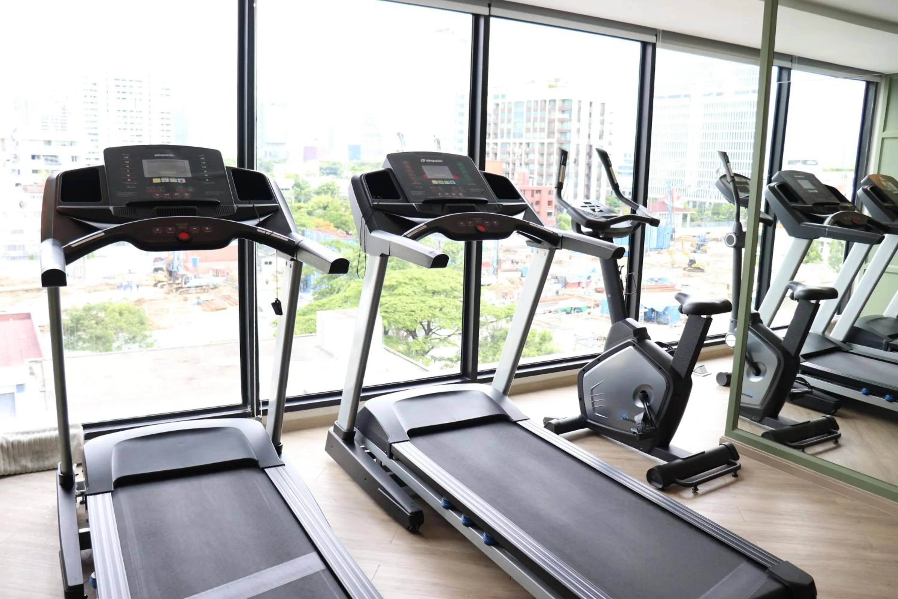 Fitness centre/facilities in The Quart Ruamrudee by UHG