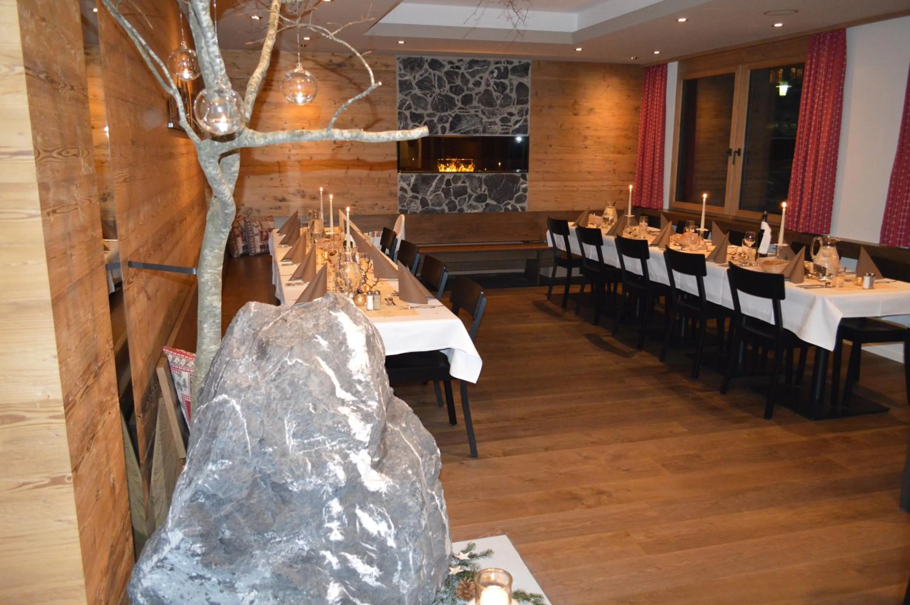 Restaurant/places to eat in Hotel Edelweiss