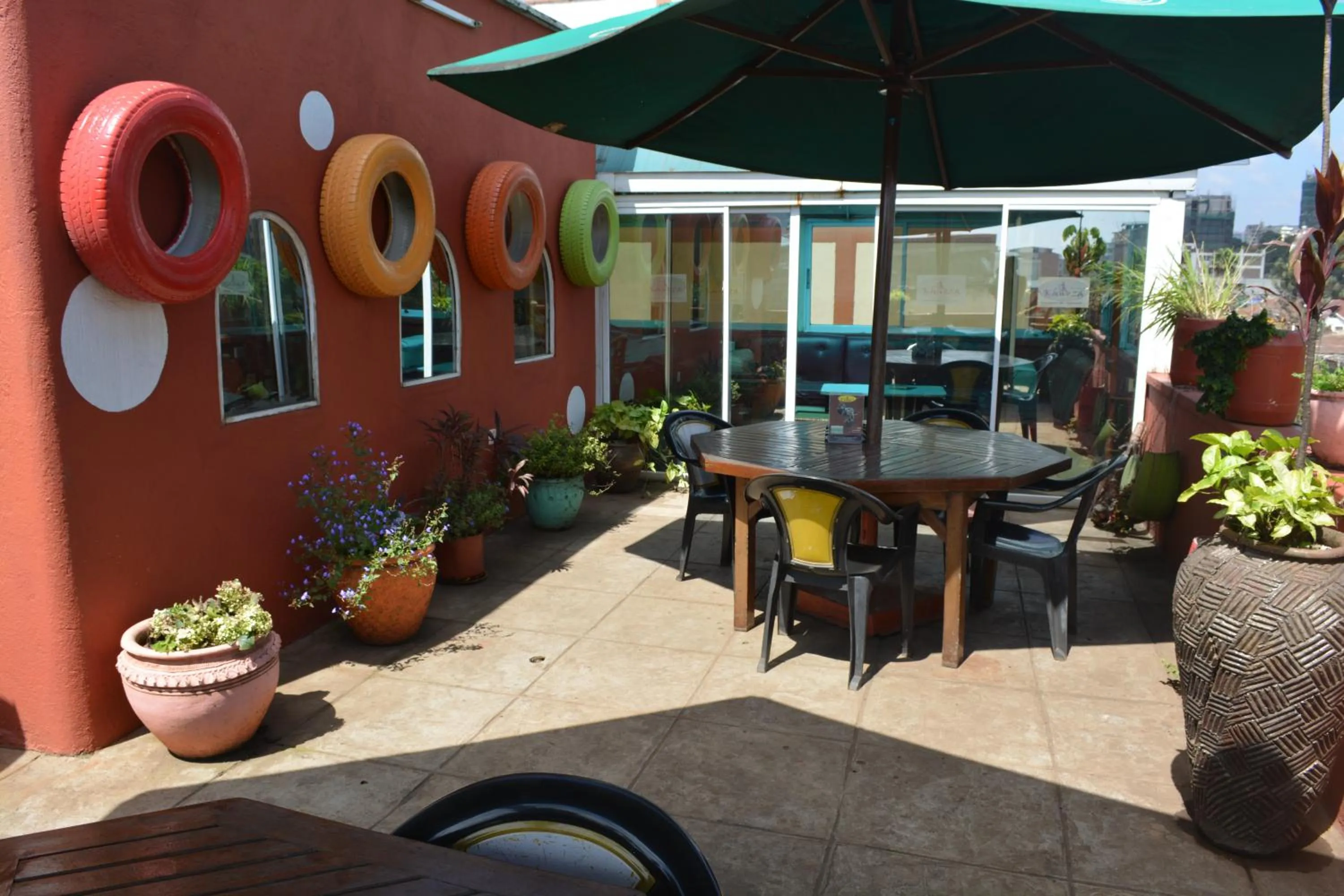 Restaurant/places to eat in Khweza Bed and Breakfast