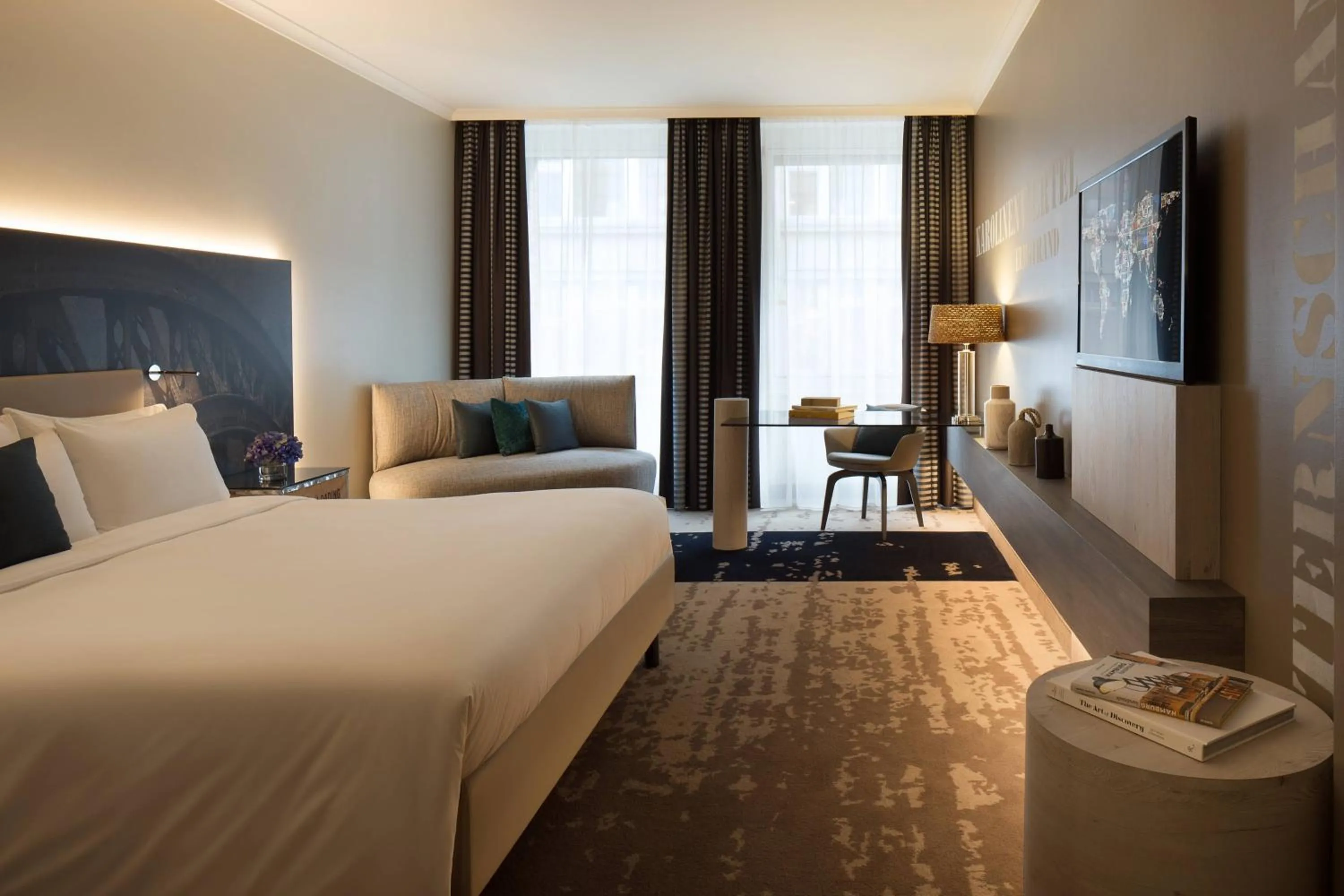 Photo of the whole room, Bed in Renaissance Hamburg Hotel