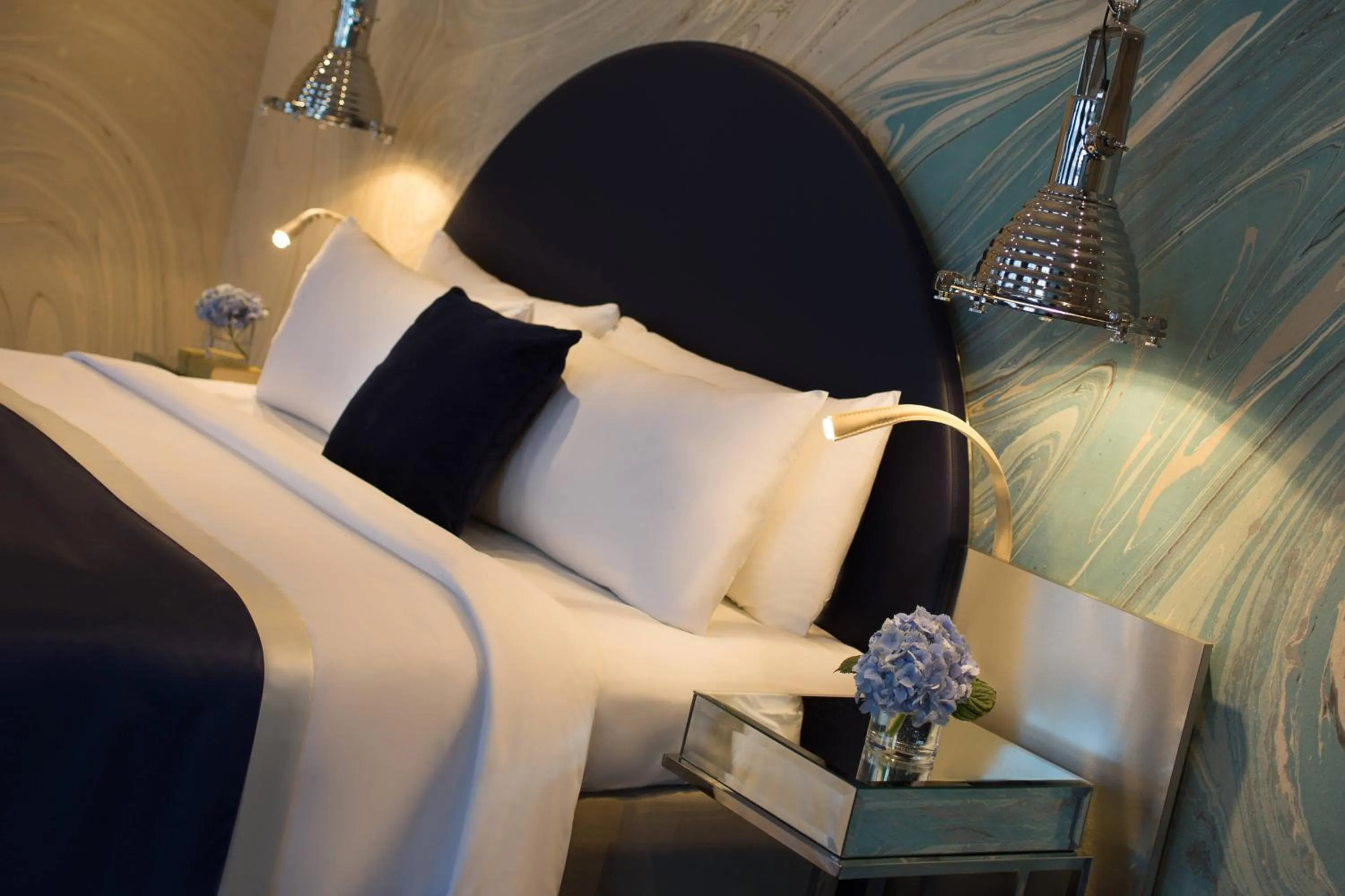 Bedroom, Bed in Renaissance Hamburg Hotel