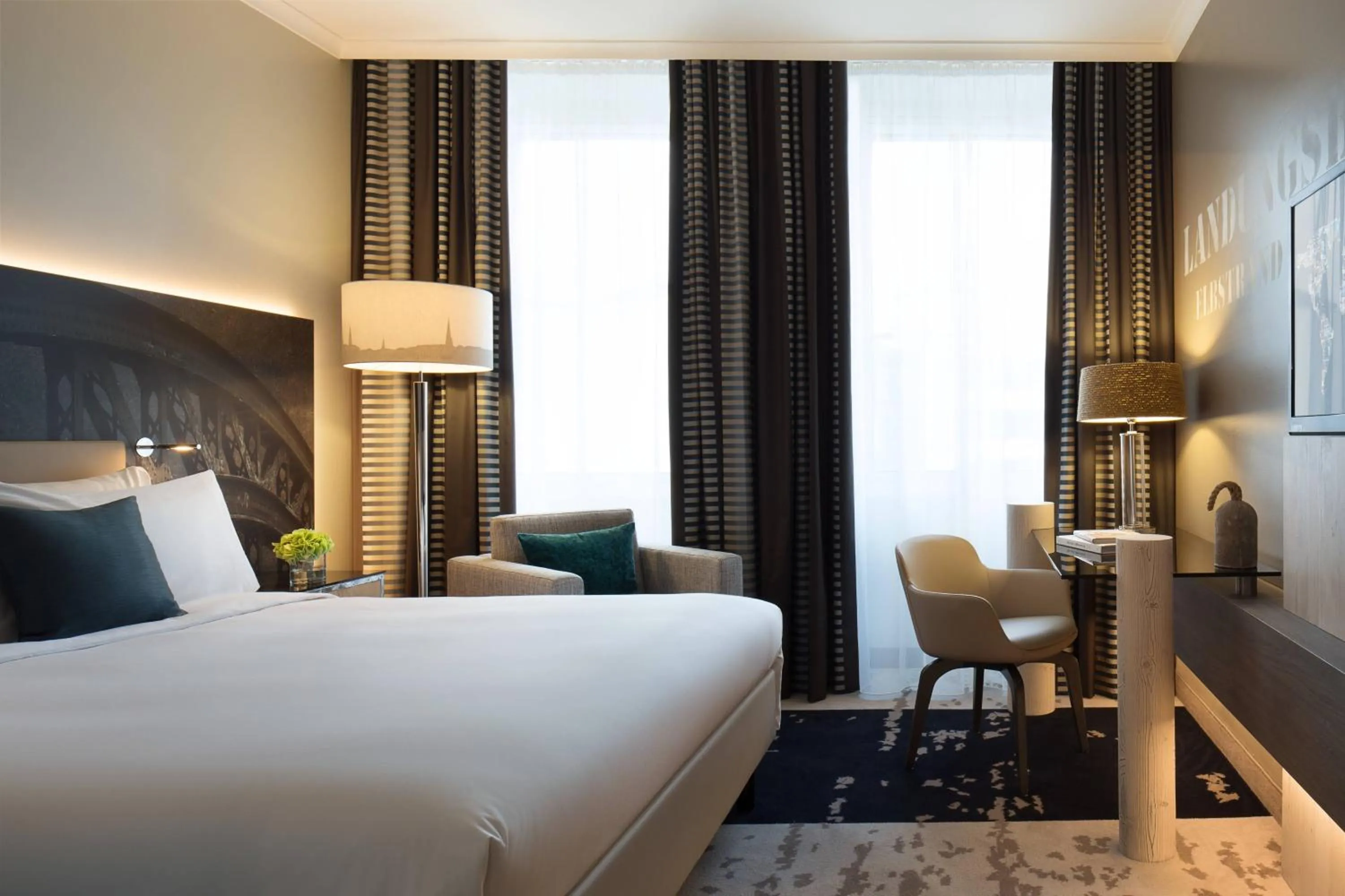 Photo of the whole room, Bed in Renaissance Hamburg Hotel