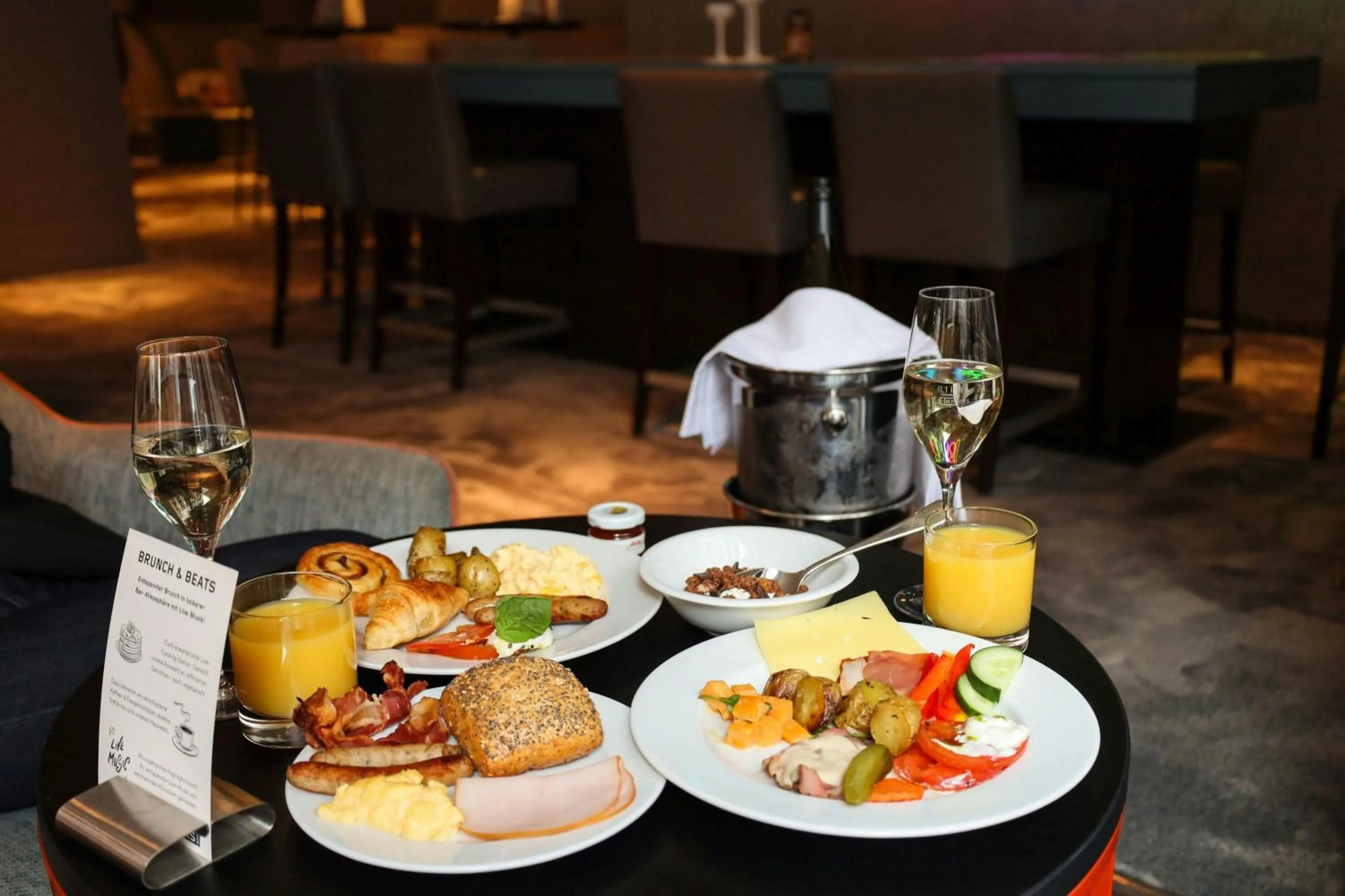 Restaurant/places to eat in Renaissance Hamburg Hotel