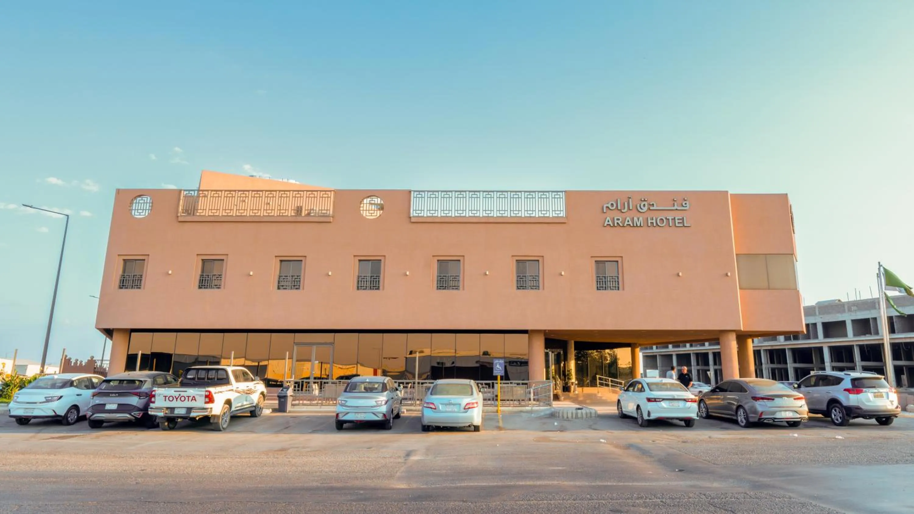 Property building in Aram Hotel - AlMeshael Exit 18 فندق آرام - حي المشاعل مخرج 18
