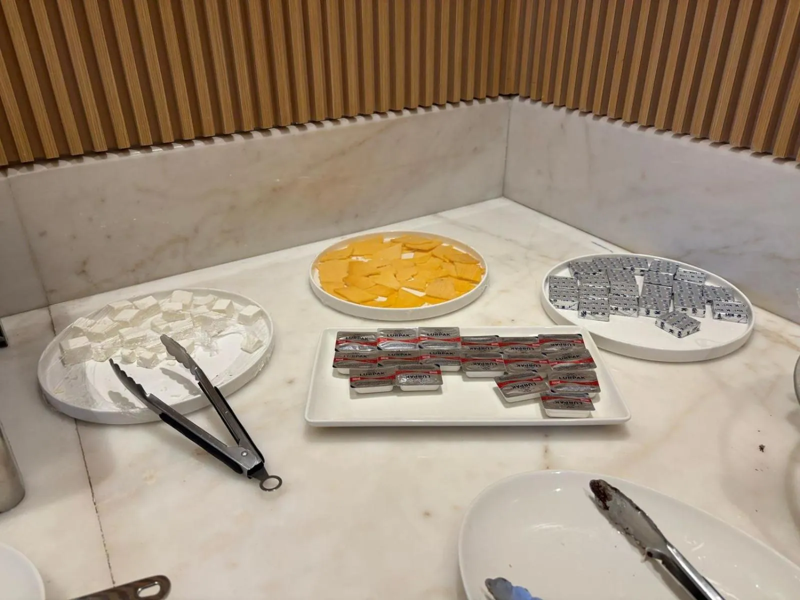 Restaurant/places to eat in Aram Hotel - AlMeshael Exit 18 فندق آرام - حي المشاعل مخرج 18