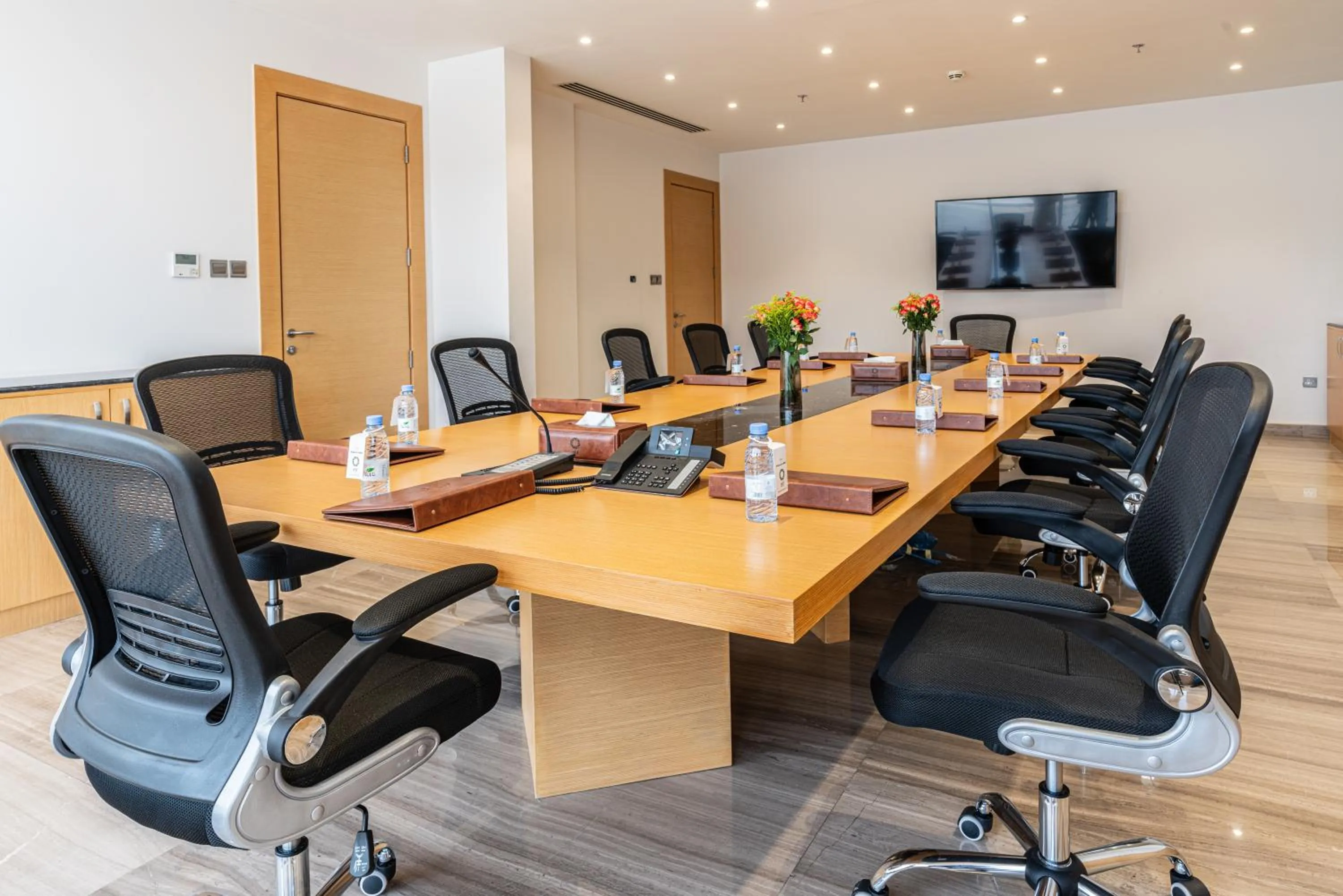 Meeting/conference room in Aram Hotel - AlMeshael Exit 18 فندق آرام - حي المشاعل مخرج 18