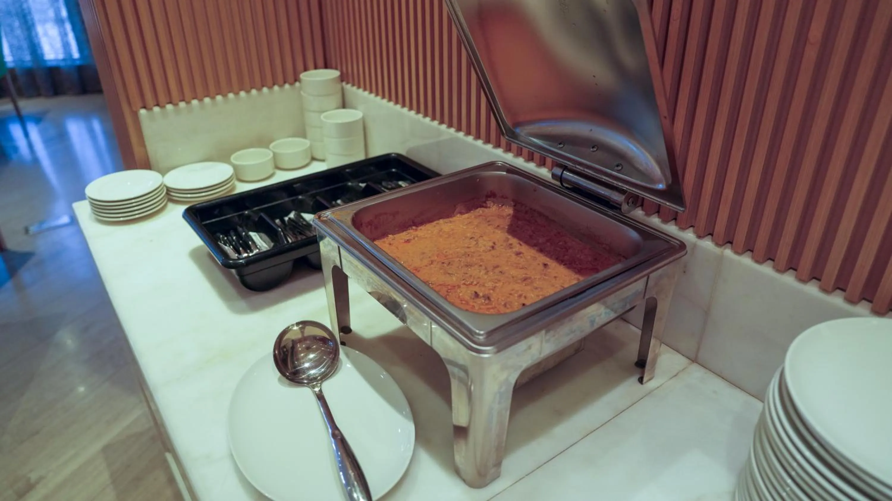 Restaurant/places to eat in Aram Hotel - AlMeshael Exit 18 فندق آرام - حي المشاعل مخرج 18