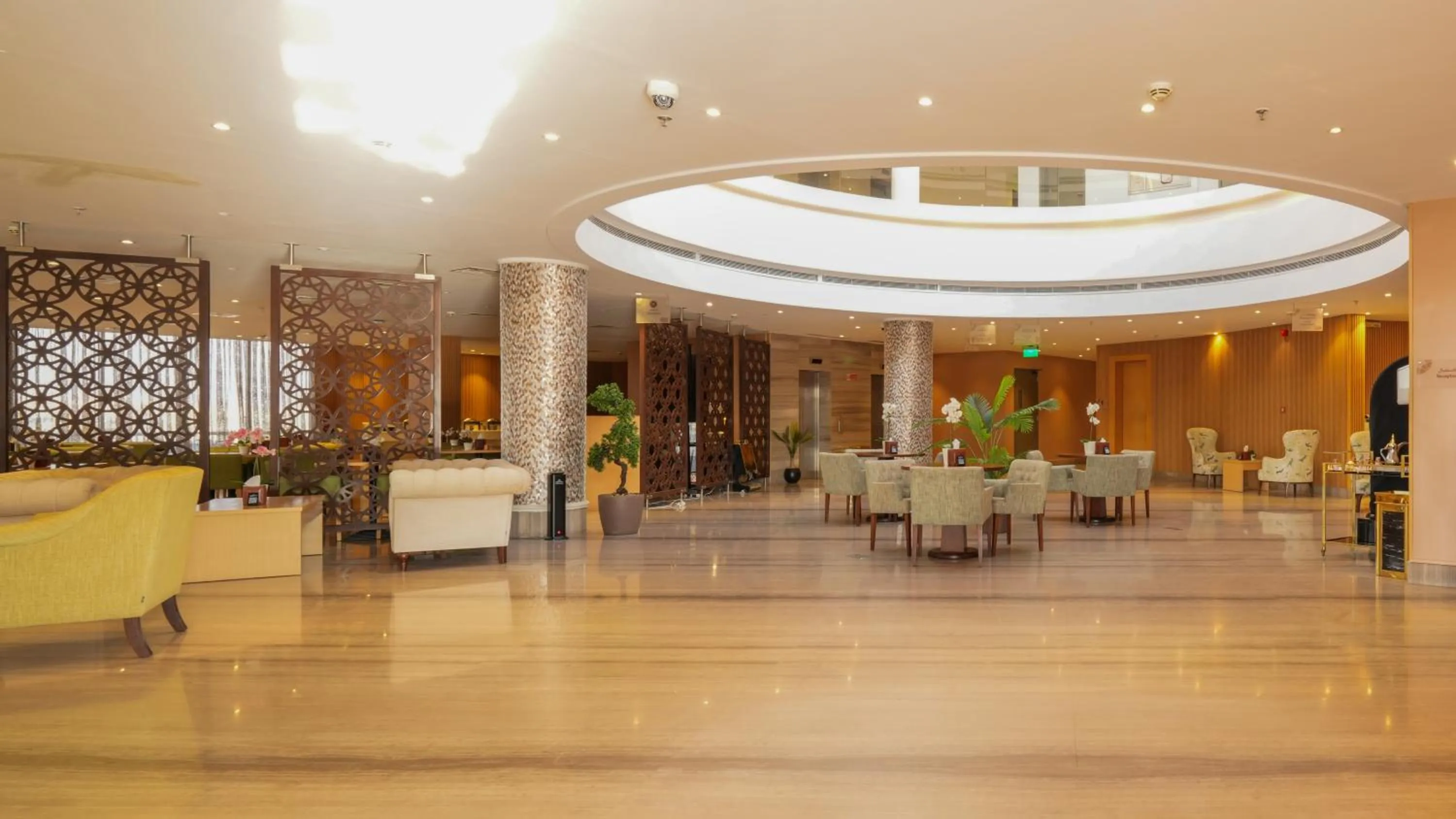 Lobby or reception in Aram Hotel - AlMeshael Exit 18 فندق آرام - حي المشاعل مخرج 18
