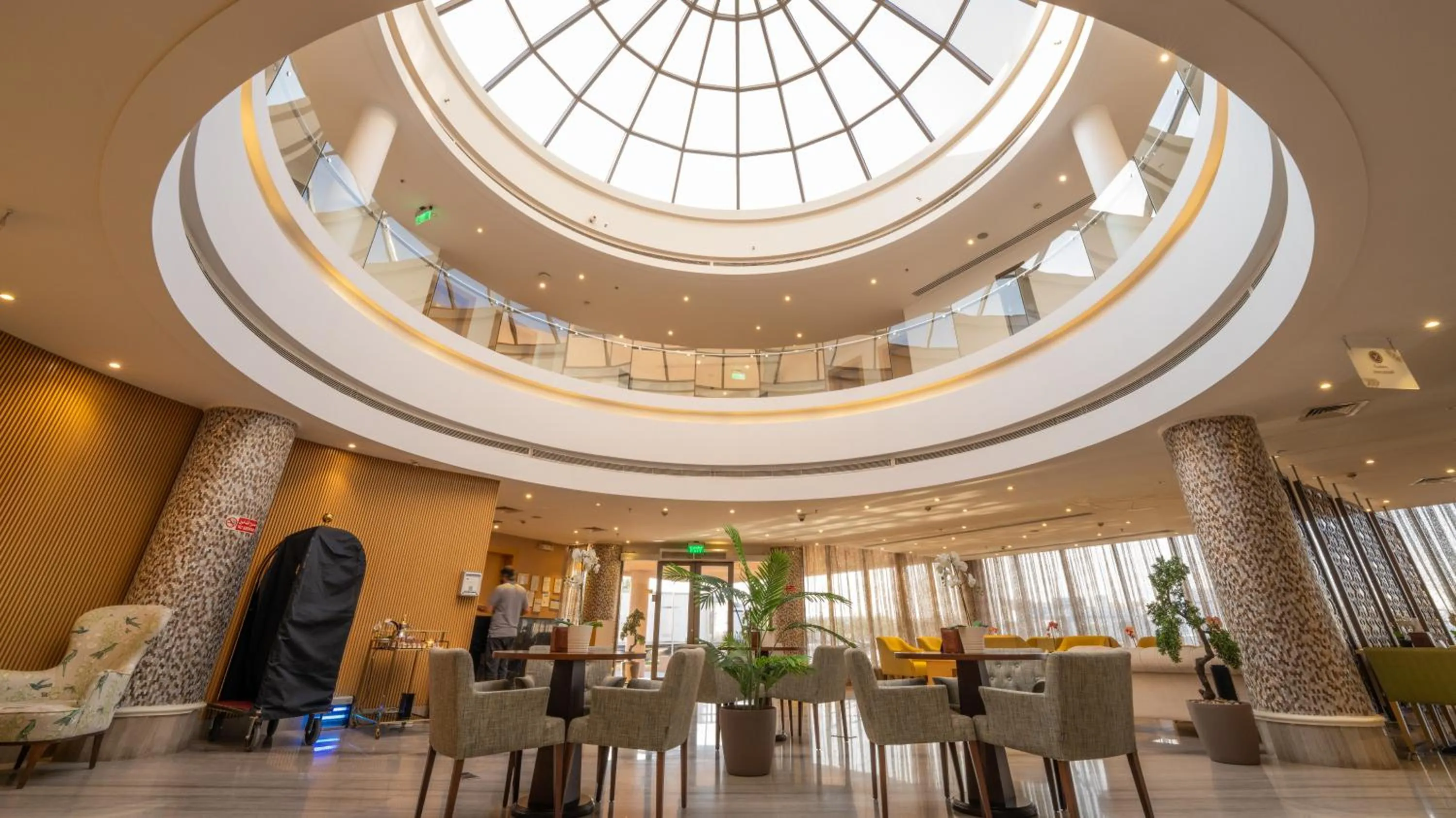 Property building in Aram Hotel - AlMeshael Exit 18 فندق آرام - حي المشاعل مخرج 18