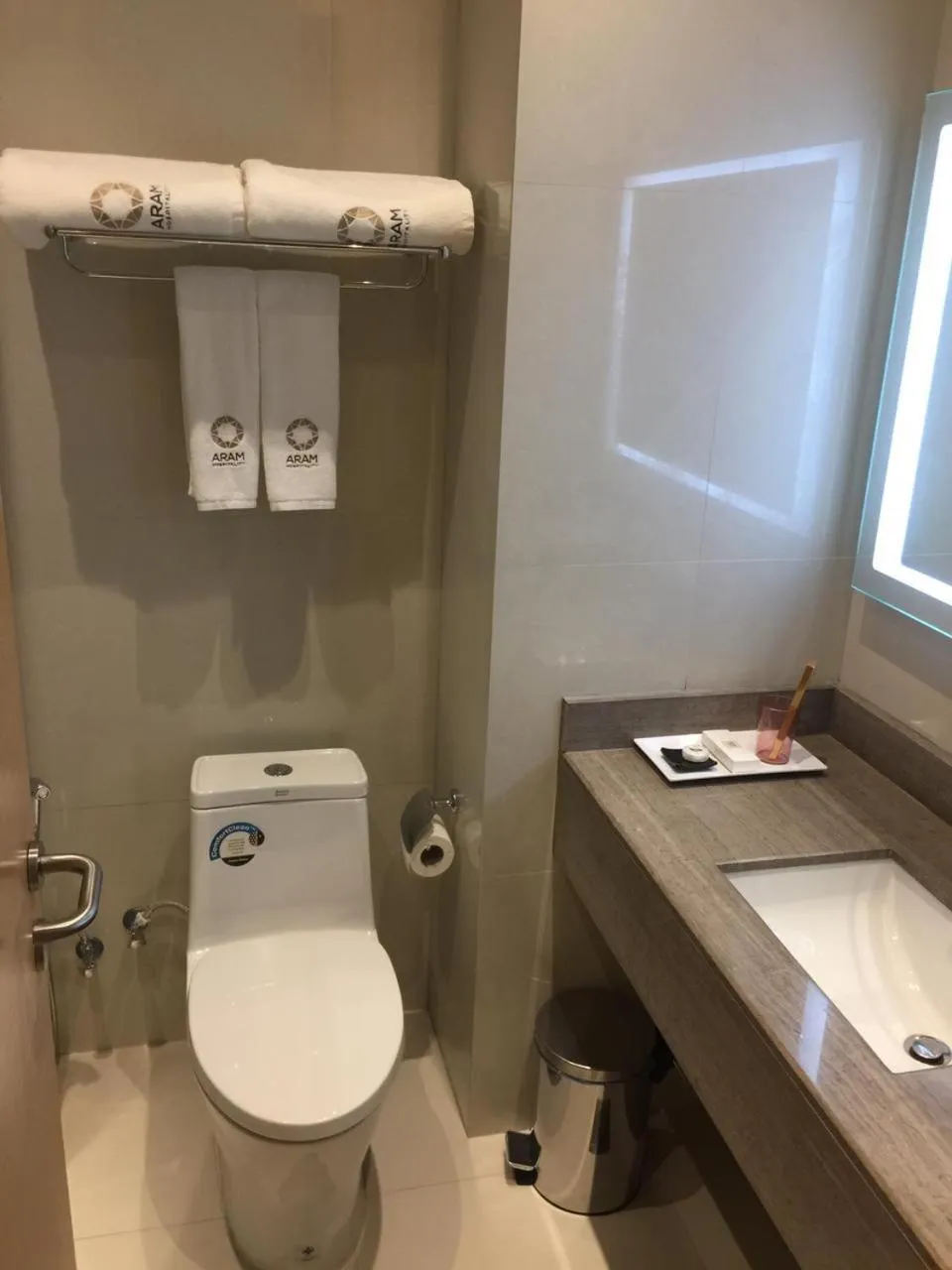 Toilet in Aram Hotel - AlMeshael Exit 18 فندق آرام - حي المشاعل مخرج 18