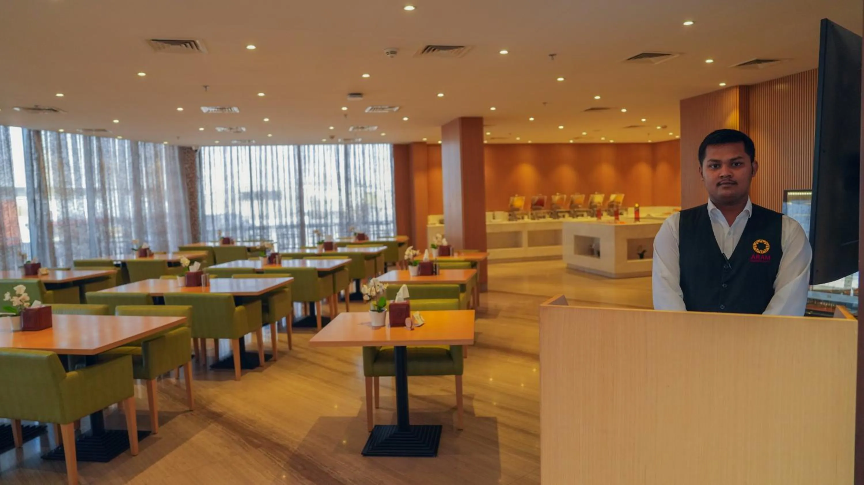 Staff in Aram Hotel - AlMeshael Exit 18 فندق آرام - حي المشاعل مخرج 18