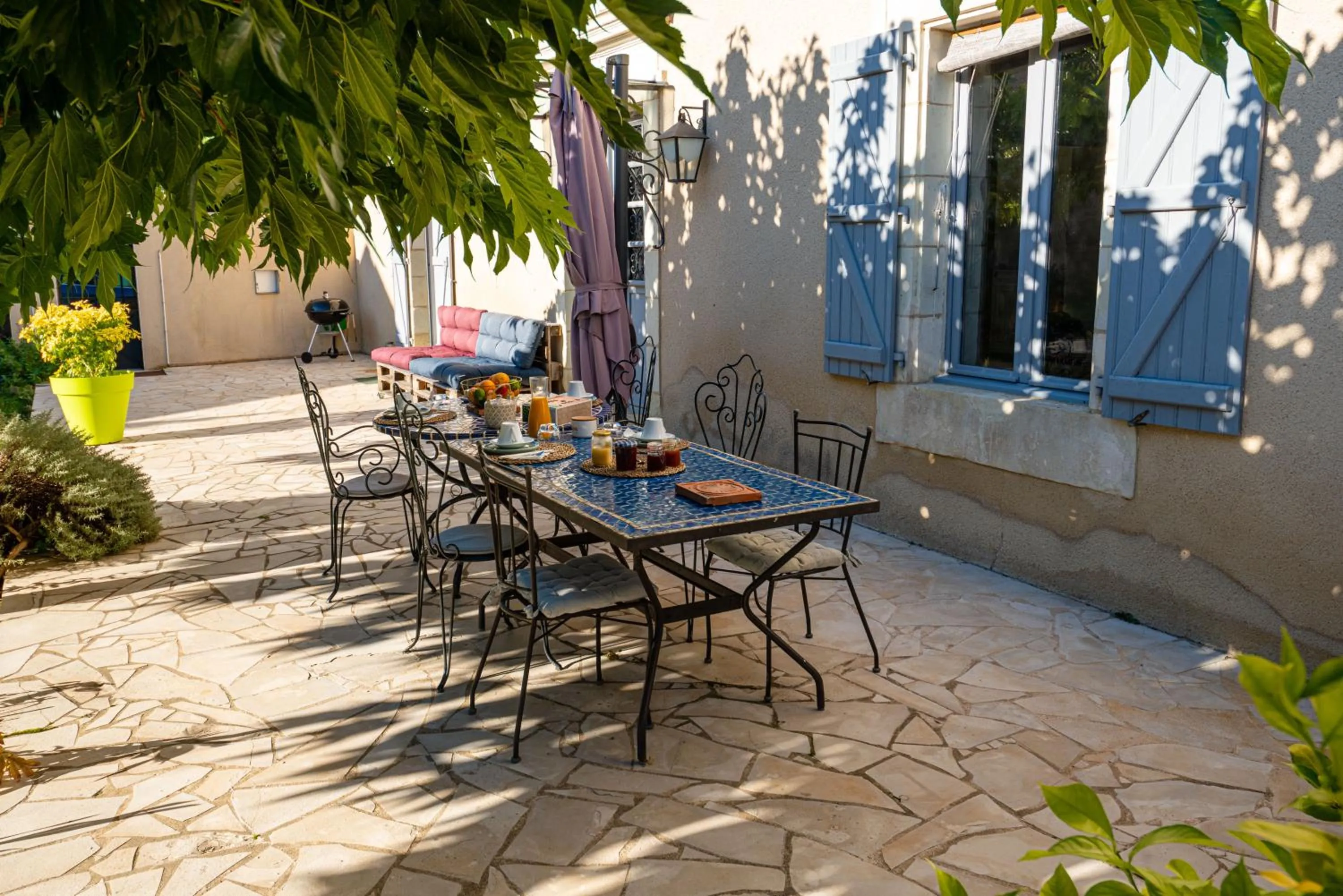 Breakfast in La maison de Charlotte - chambres d'hôtes-Futuroscope