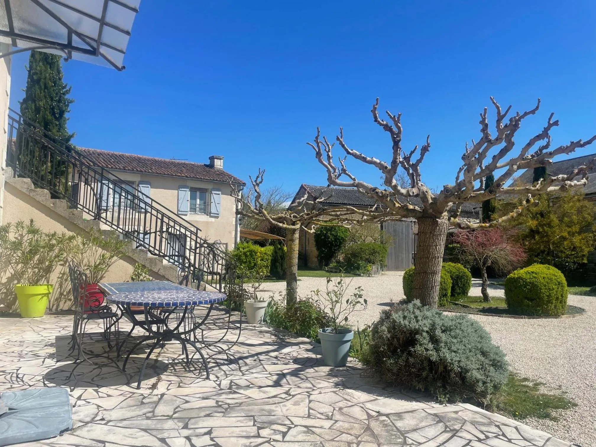 Balcony/Terrace in La maison de Charlotte - chambres d'hôtes-Futuroscope