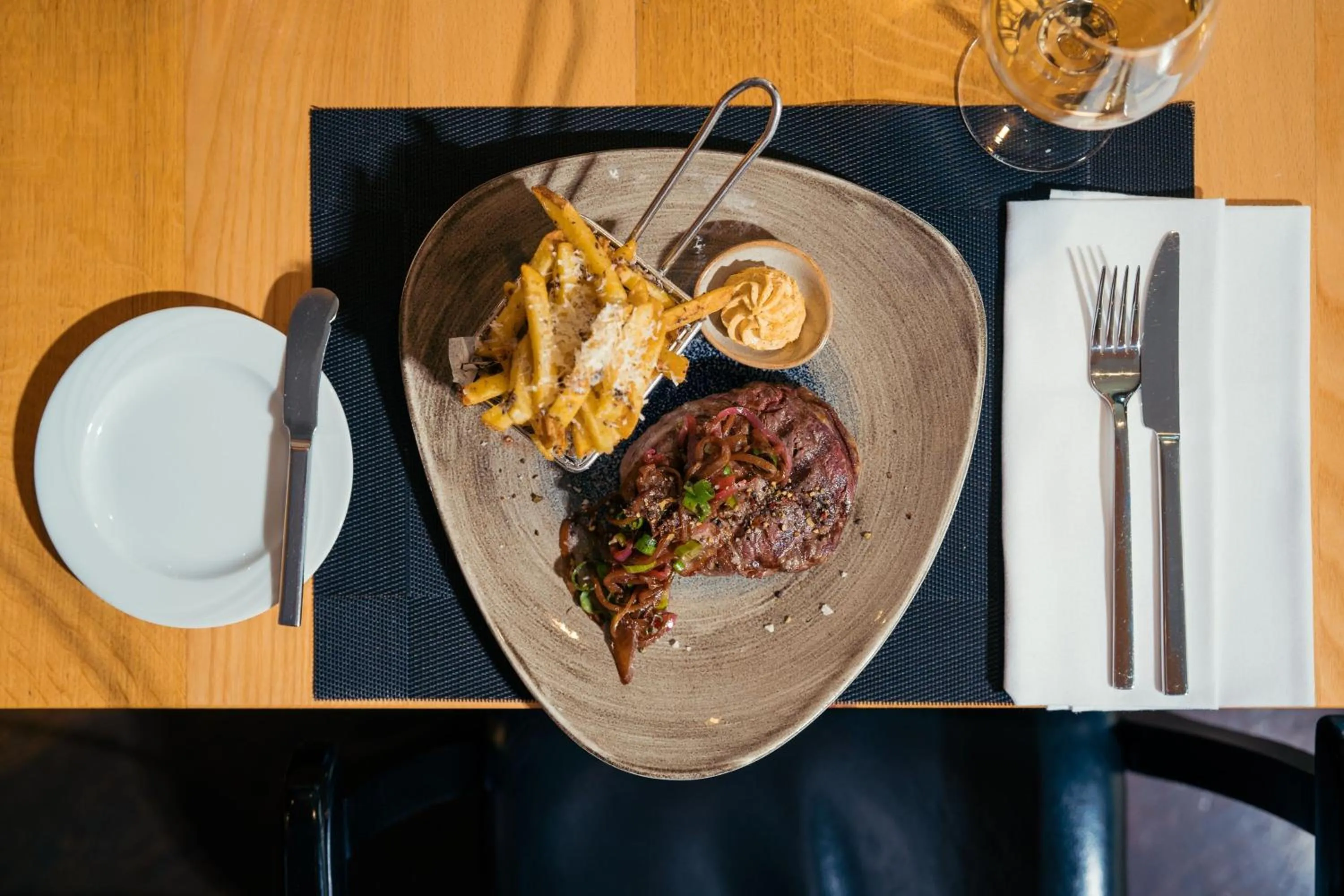 Restaurant/places to eat in Hamburg Marriott Hotel