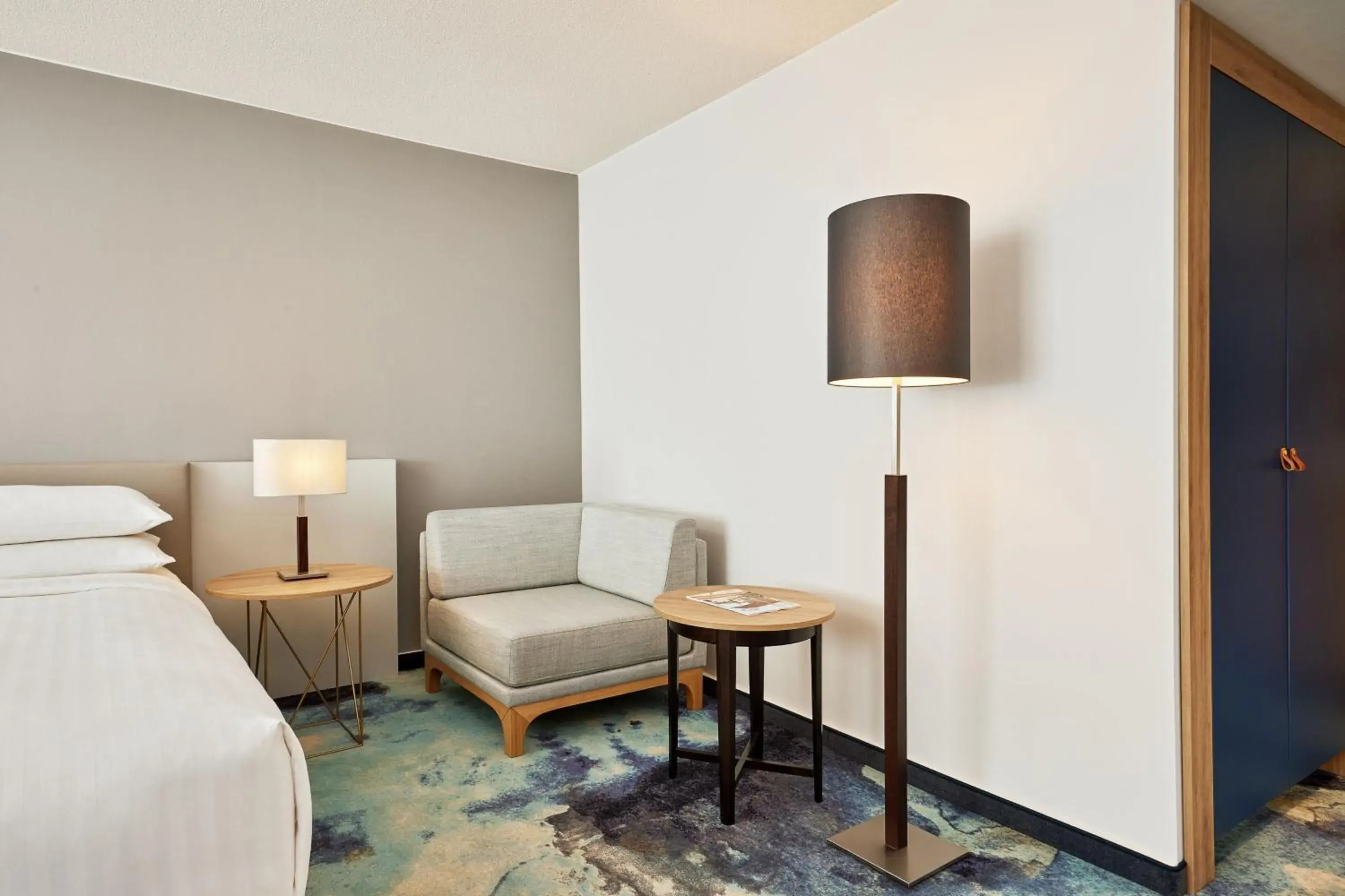 Deluxe Twin Room in Hamburg Marriott Hotel Deluxe Twin Room in Hamburg Marriott Hotel