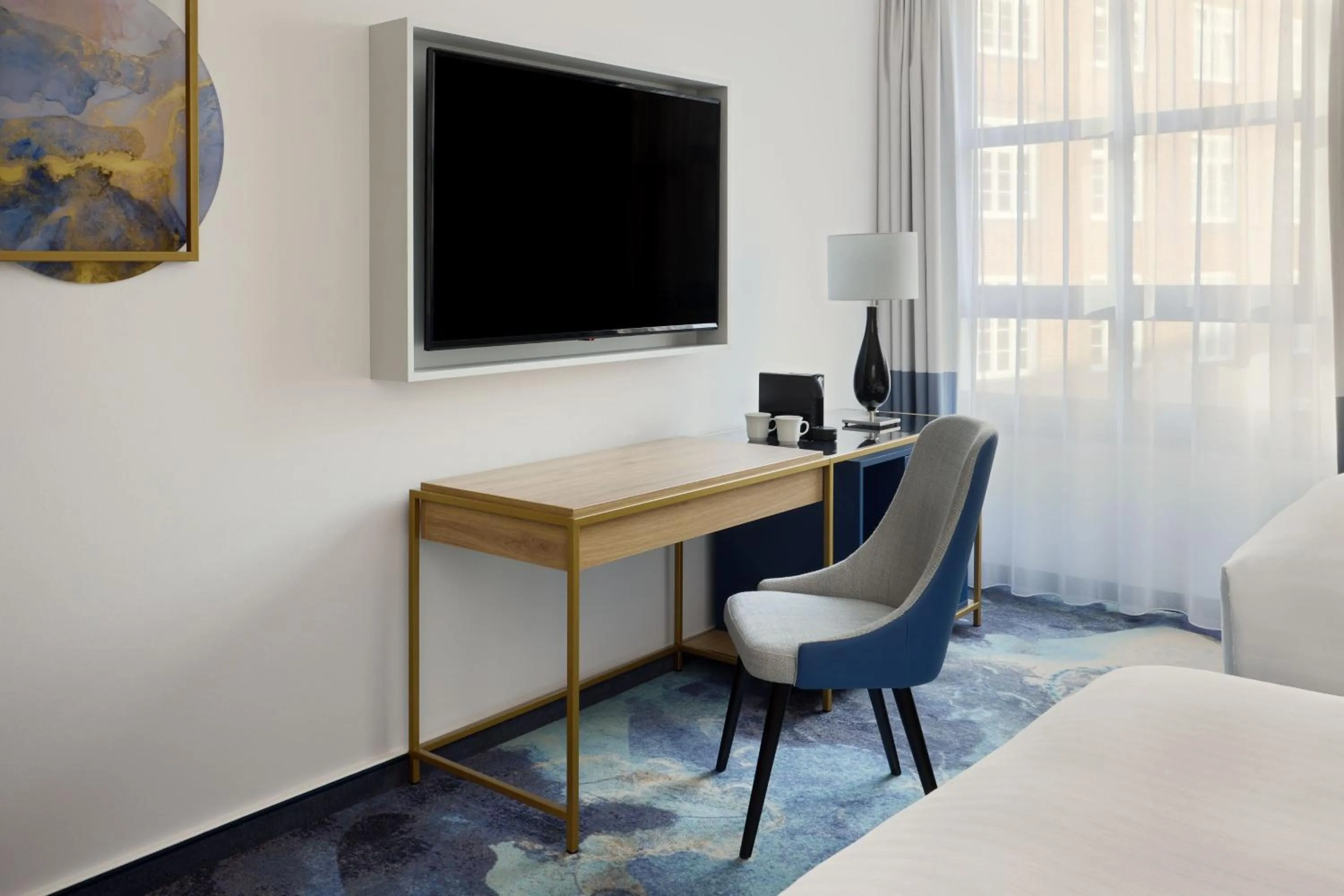 Photo of the whole room, Bed in Hamburg Marriott Hotel