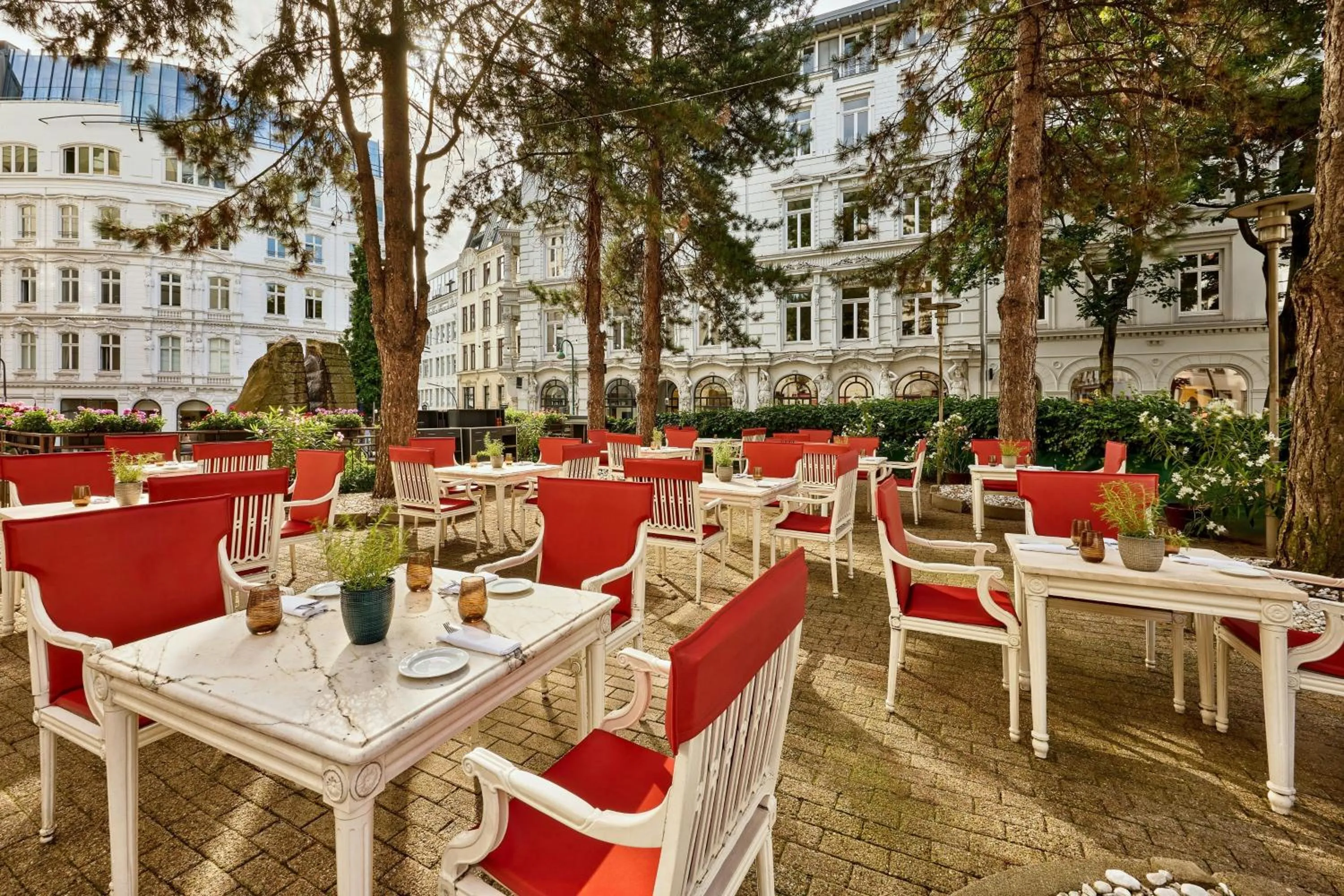 Restaurant/places to eat in Hamburg Marriott Hotel