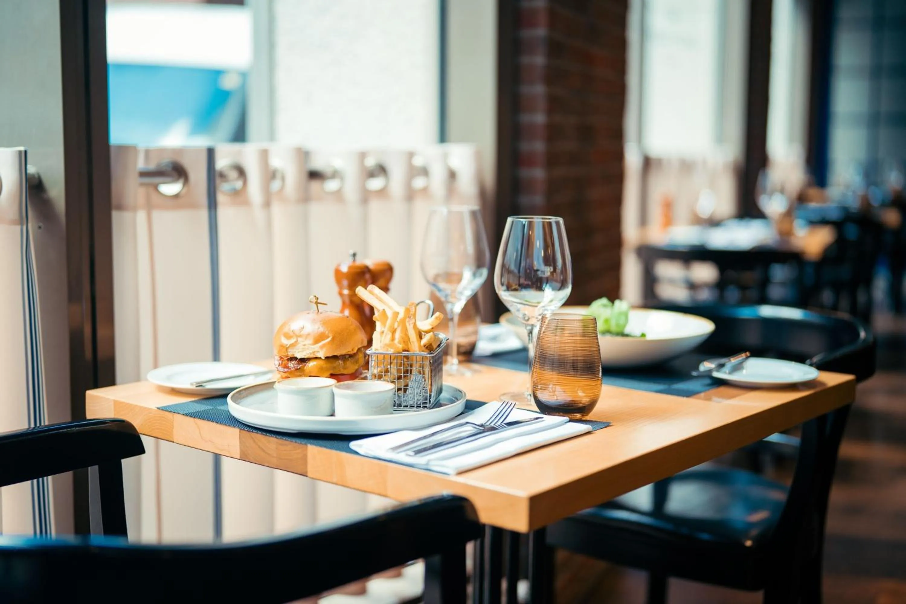 Restaurant/places to eat in Hamburg Marriott Hotel