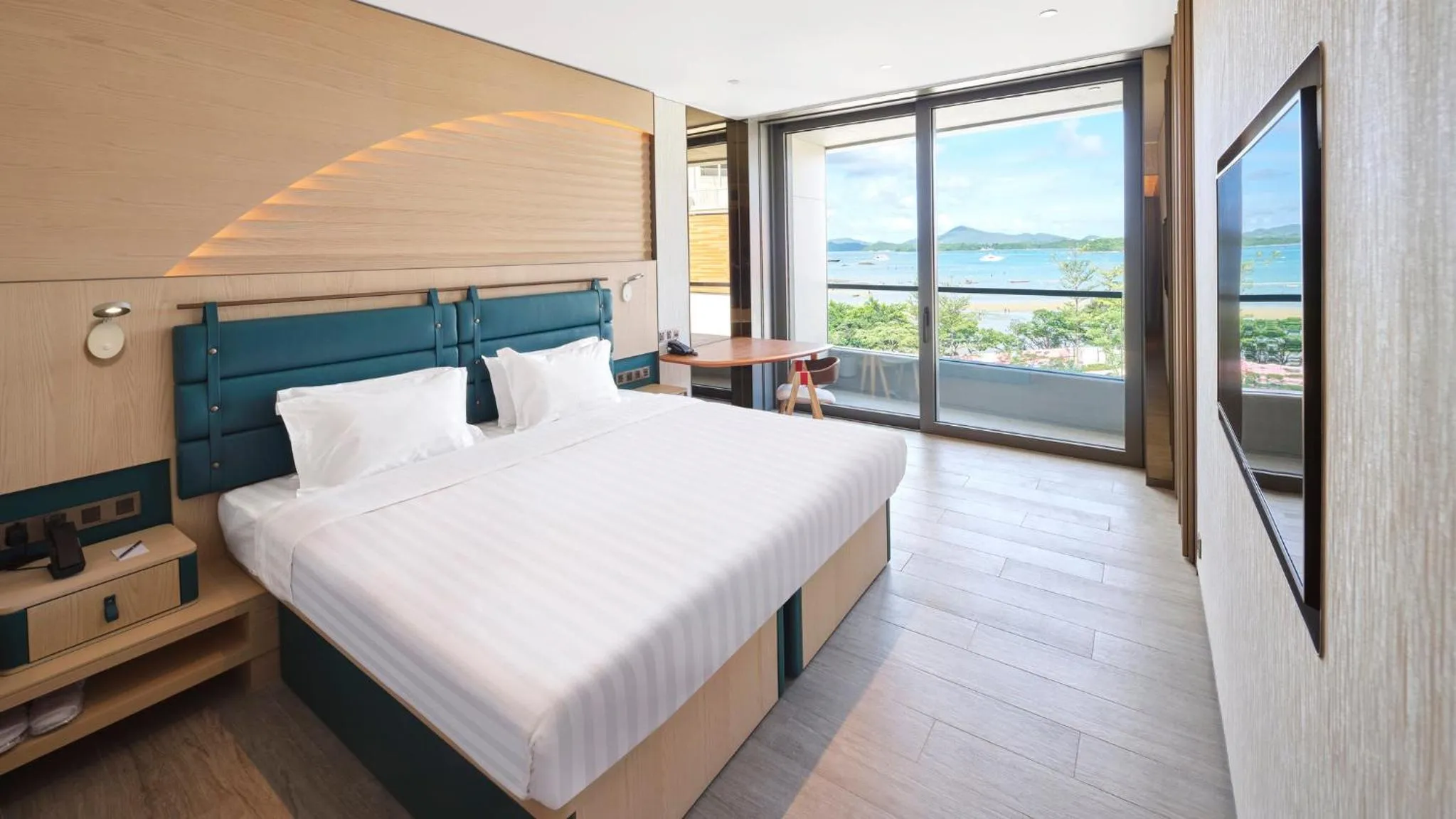 Photo of the whole room, Bed in WM Hotel Hong Kong, Vignette Collection