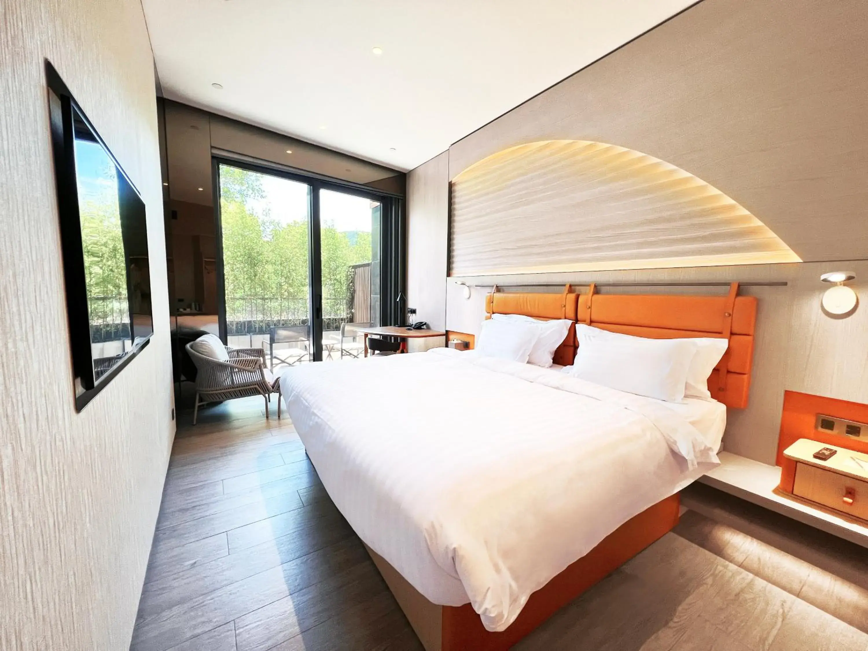 Premium King Room with Balcony in WM Hotel Hong Kong, Vignette Collection Premium King Room with Balcony in WM Hotel Hong Kong, Vignette Collection