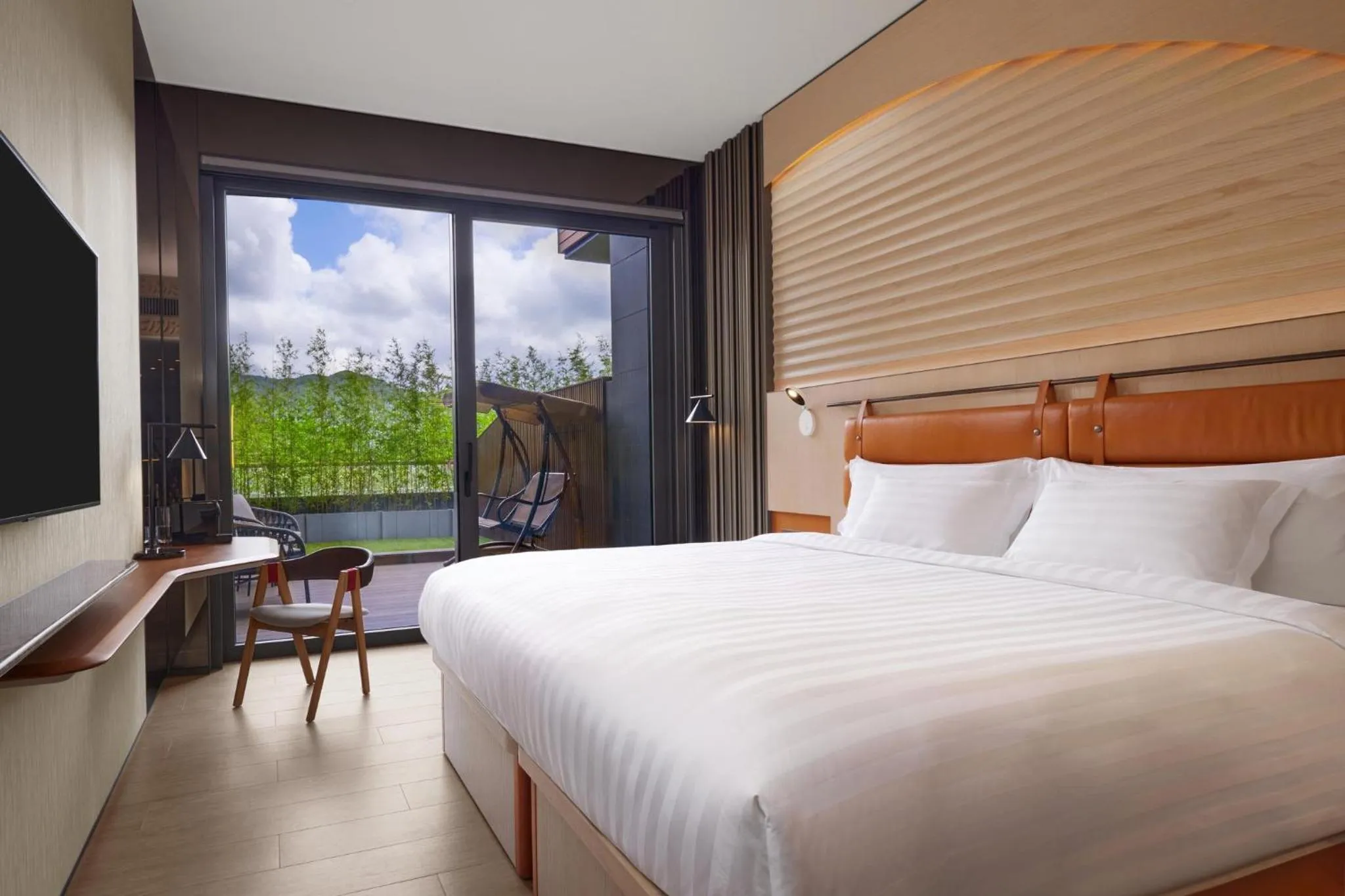 Photo of the whole room, Bed in WM Hotel Hong Kong, Vignette Collection