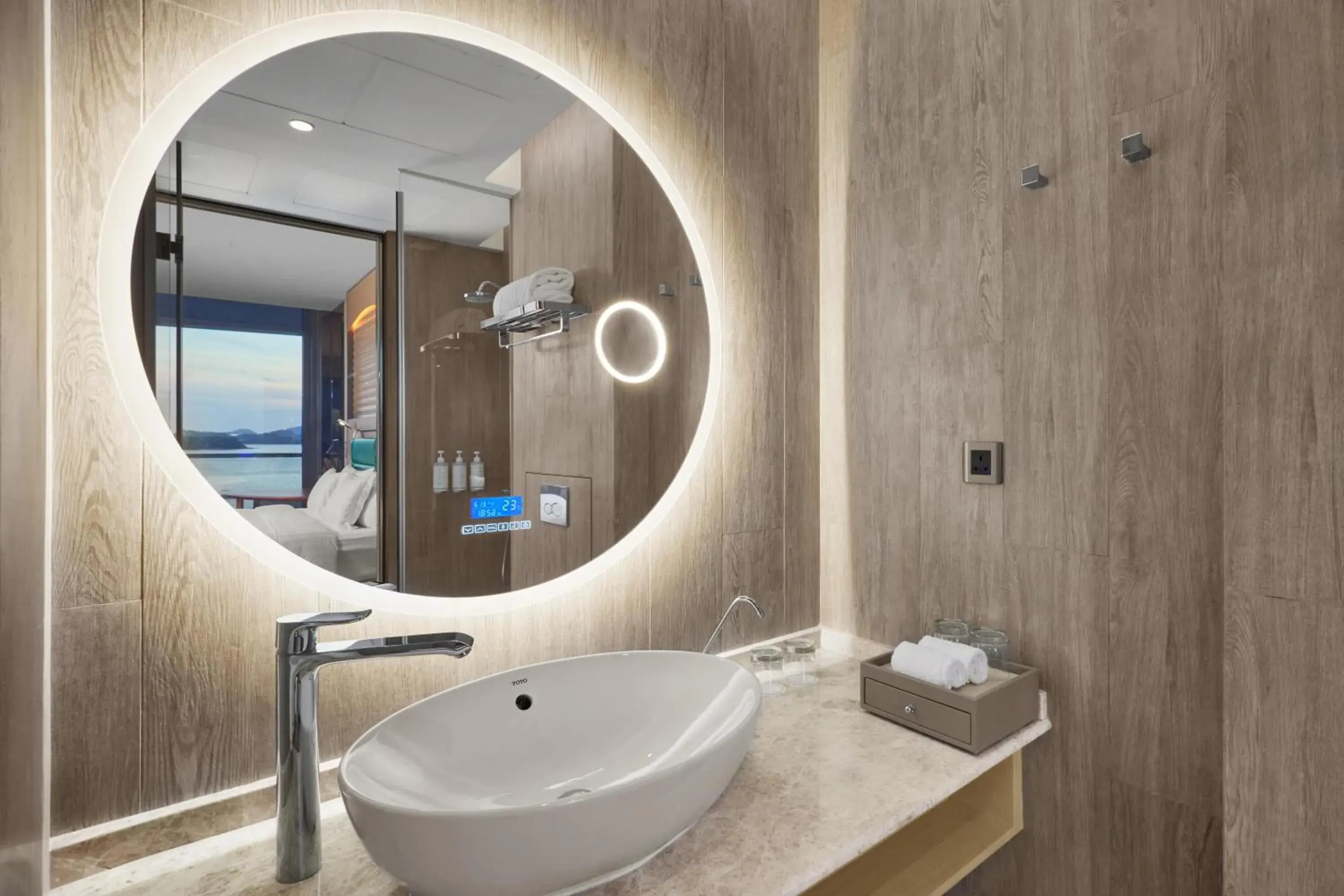 Twin Room with Balcony and Sea View in WM Hotel Hong Kong, Vignette Collection Twin Room with Balcony and Sea View in WM Hotel Hong Kong, Vignette Collection