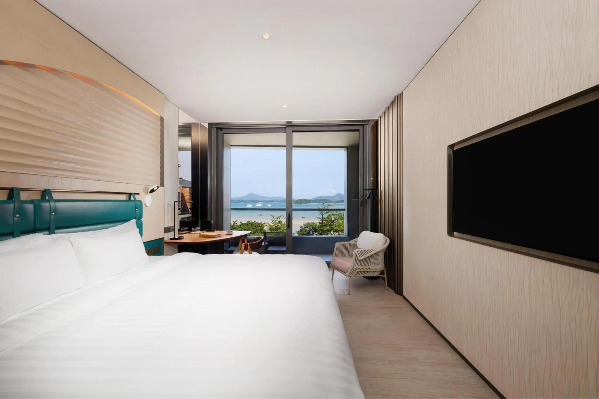 Photo of the whole room, Bed in WM Hotel Hong Kong, Vignette Collection