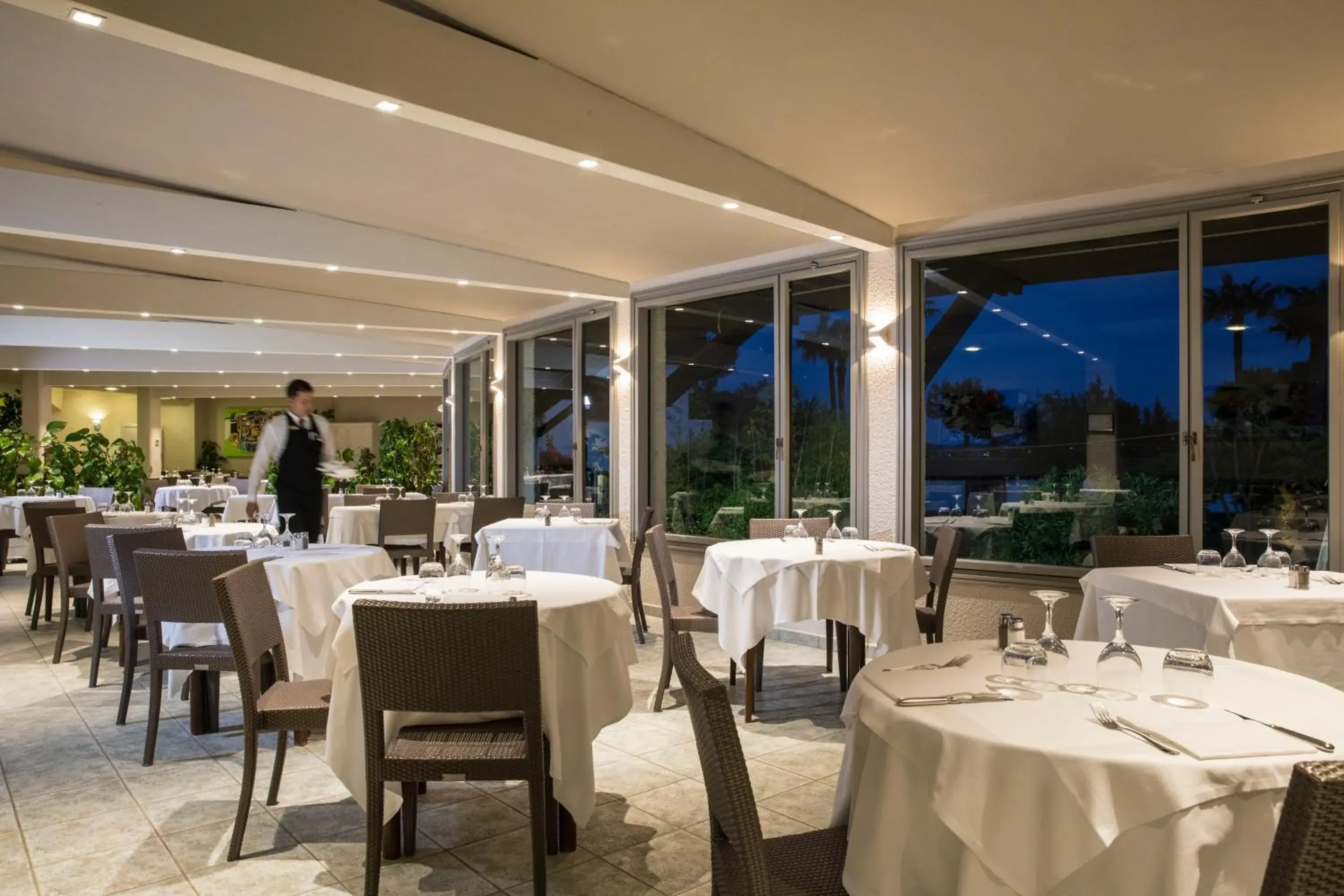 Restaurant/places to eat in Cormoran Residence Restaurant/places to eat in Cormoran Residence