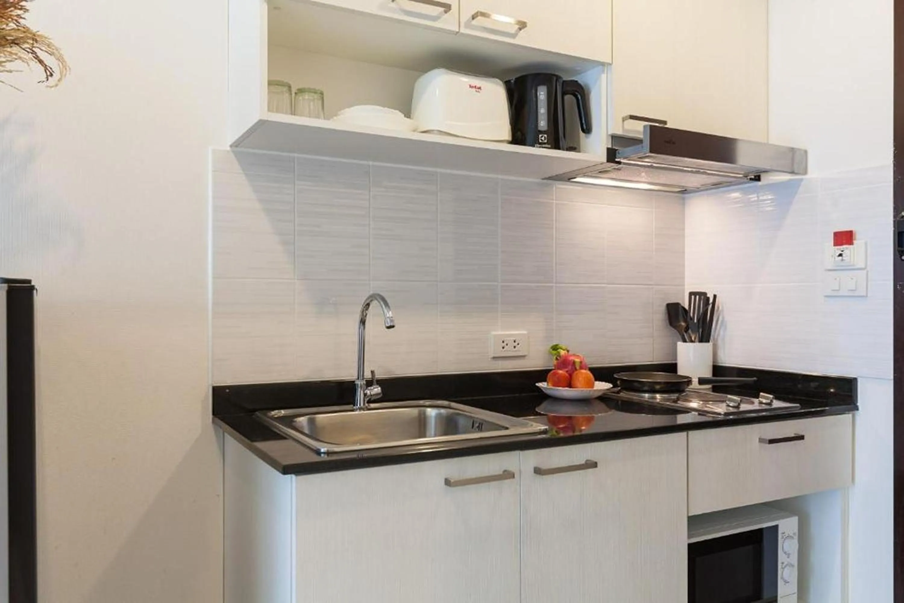 Kitchen or kitchenette in The Title Beach Front