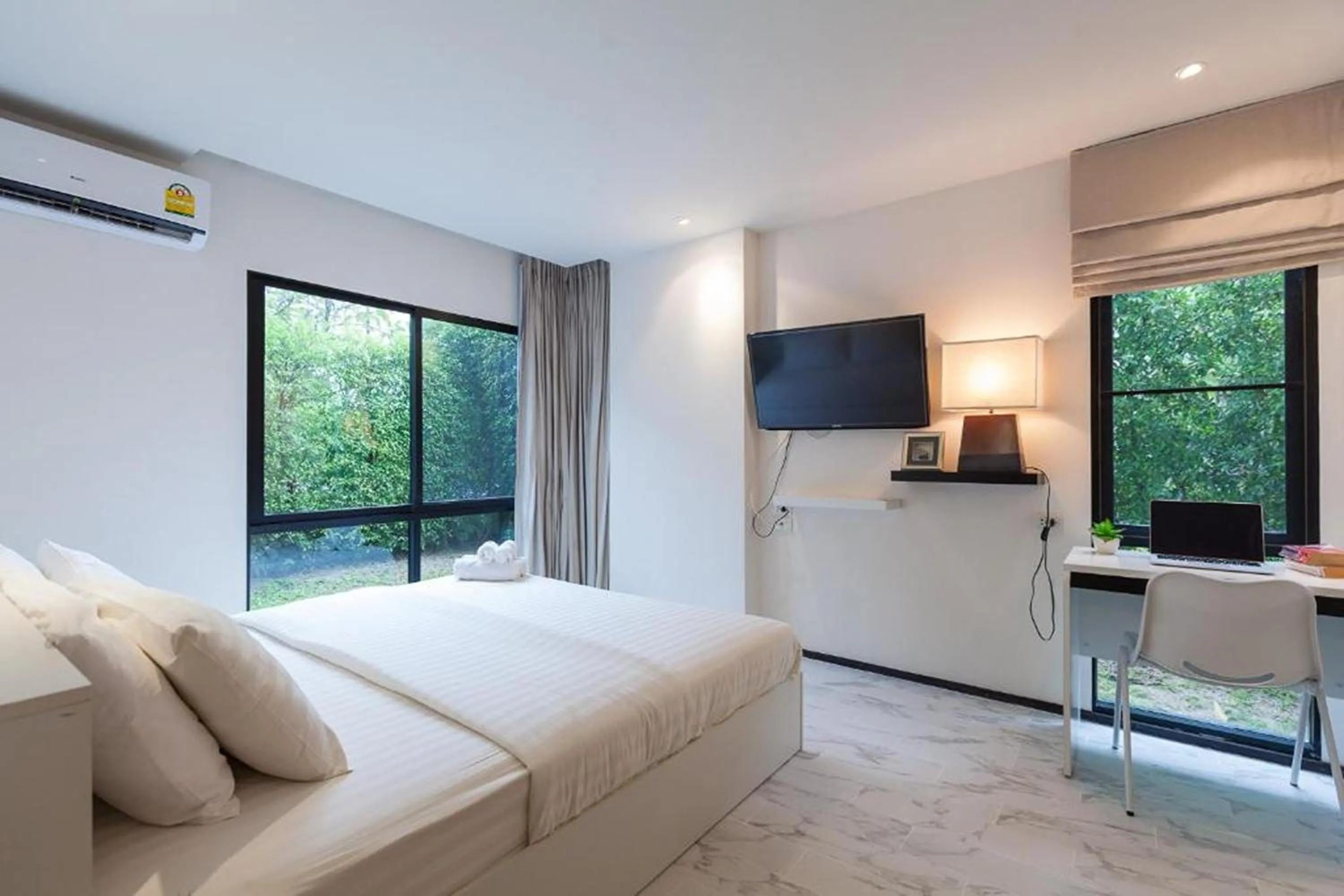 Bed in The Title Beach Front