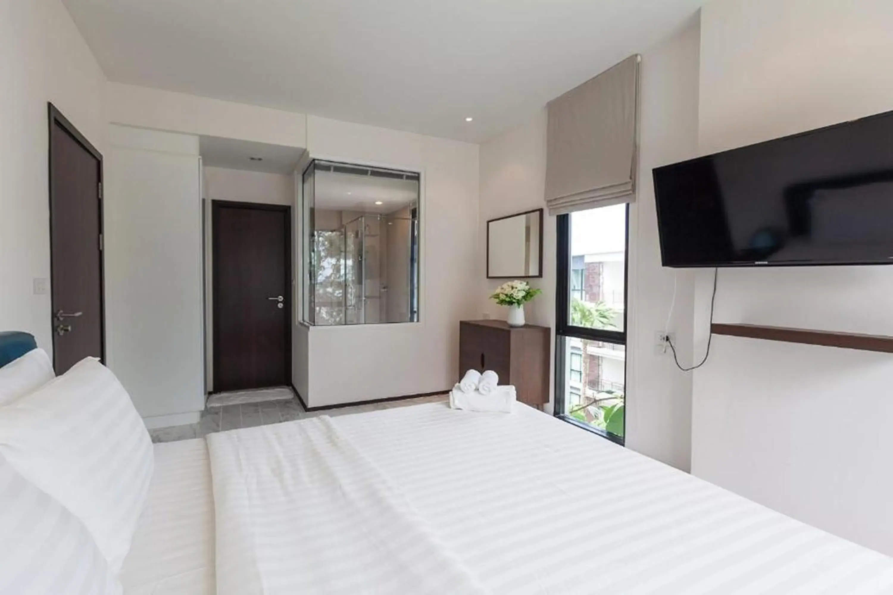 Bedroom, Bed in The Title Beach Front Bedroom, Bed in The Title Beach Front