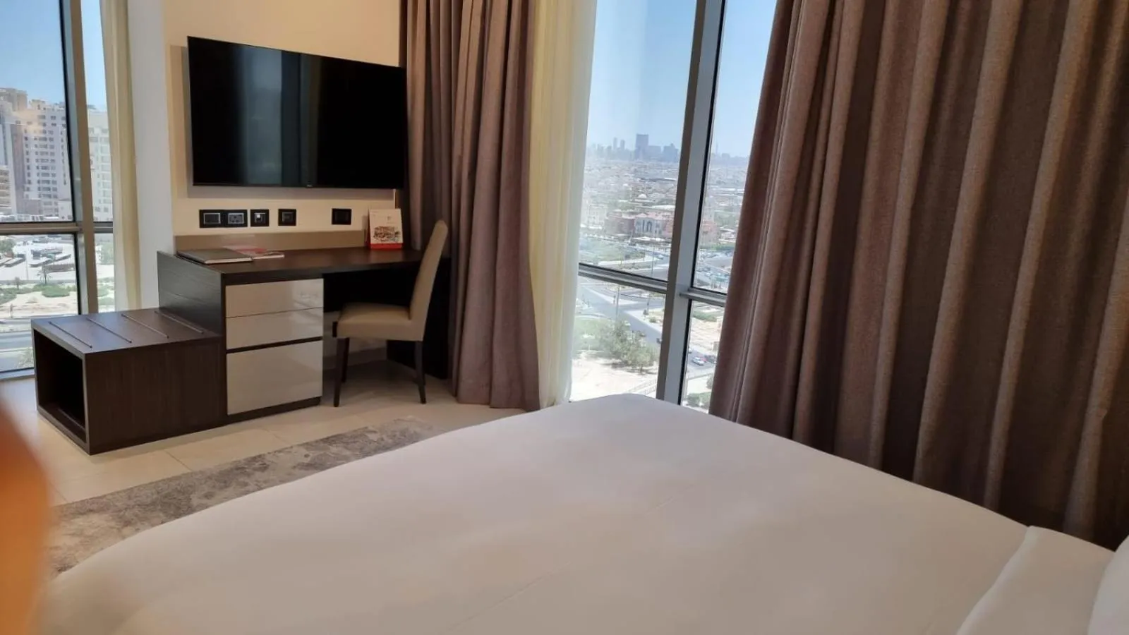 TV and multimedia, Bed in Swiss-Belinn Sharq, Kuwait