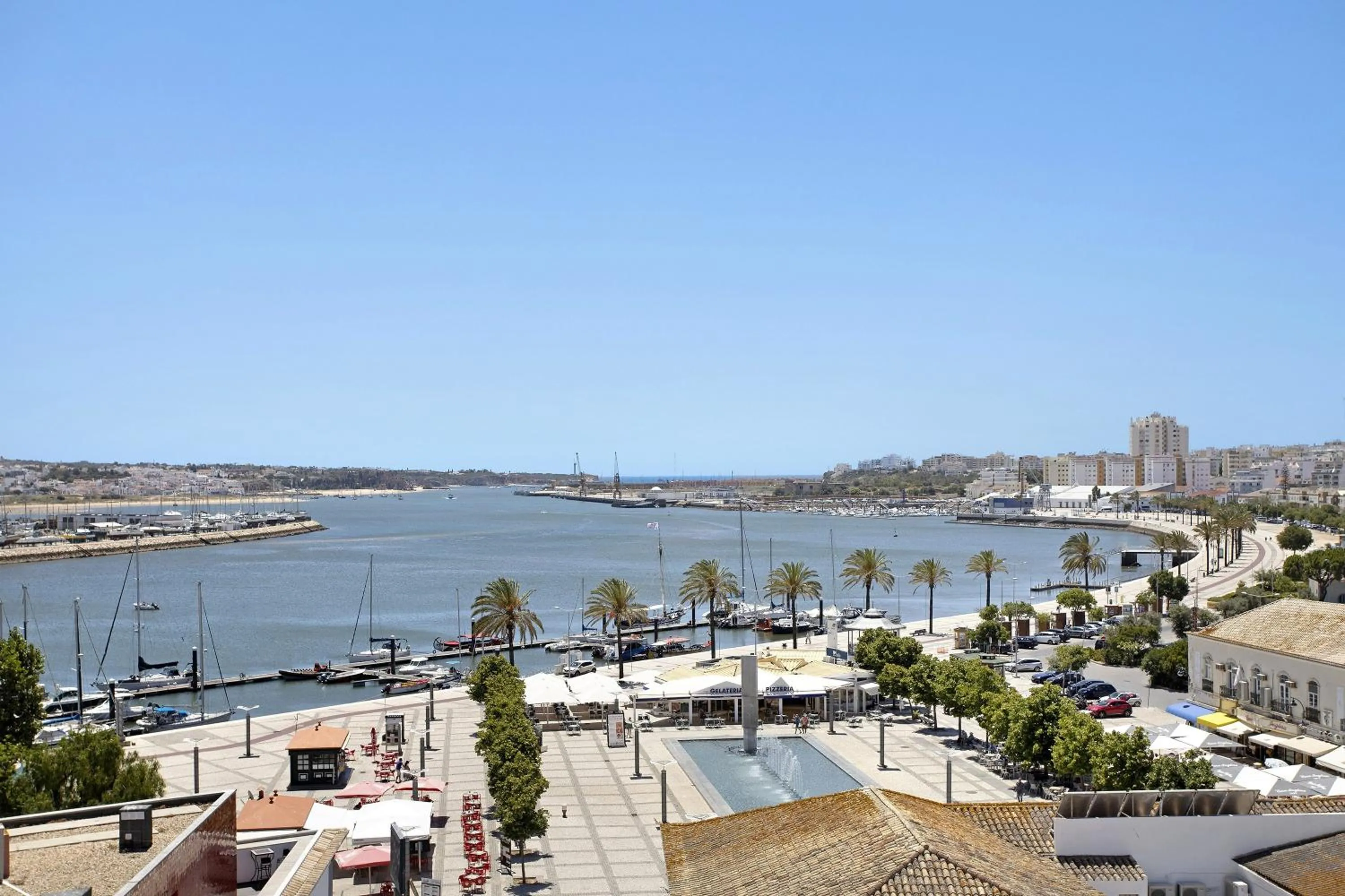 Property building in Santa Isabel Apartment
