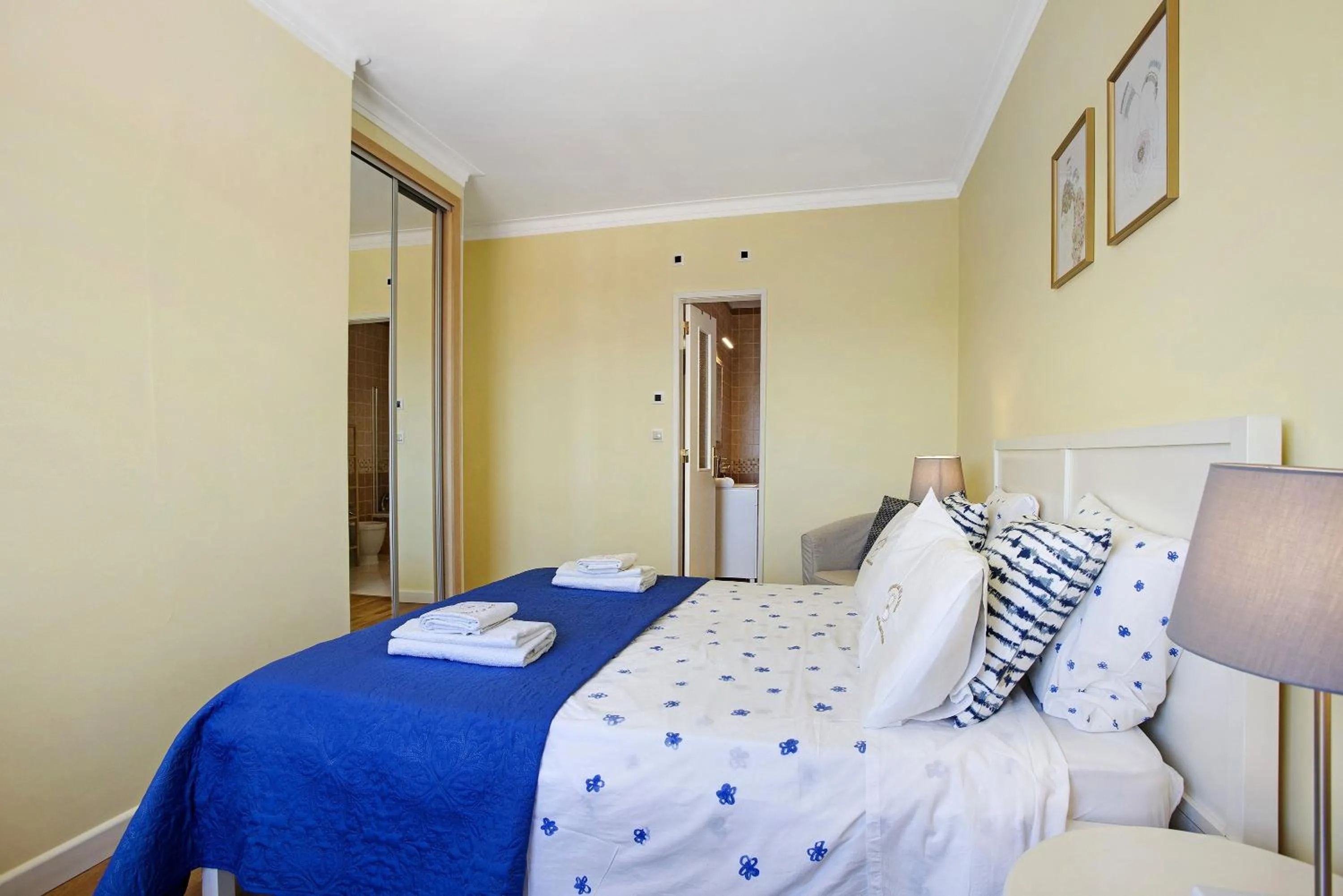 Living room, Bed in Santa Isabel Apartment