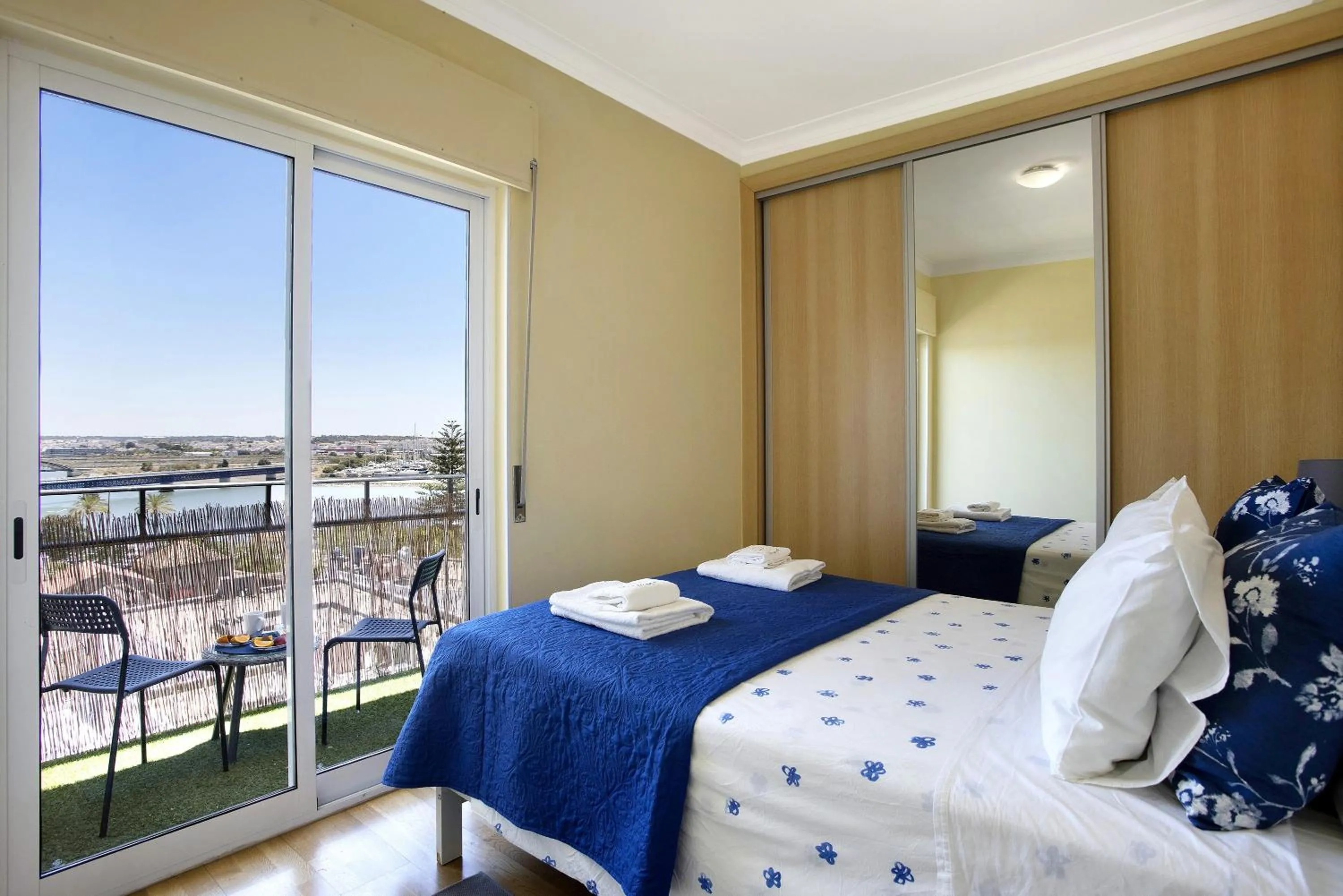 Property building, Bed in Santa Isabel Apartment