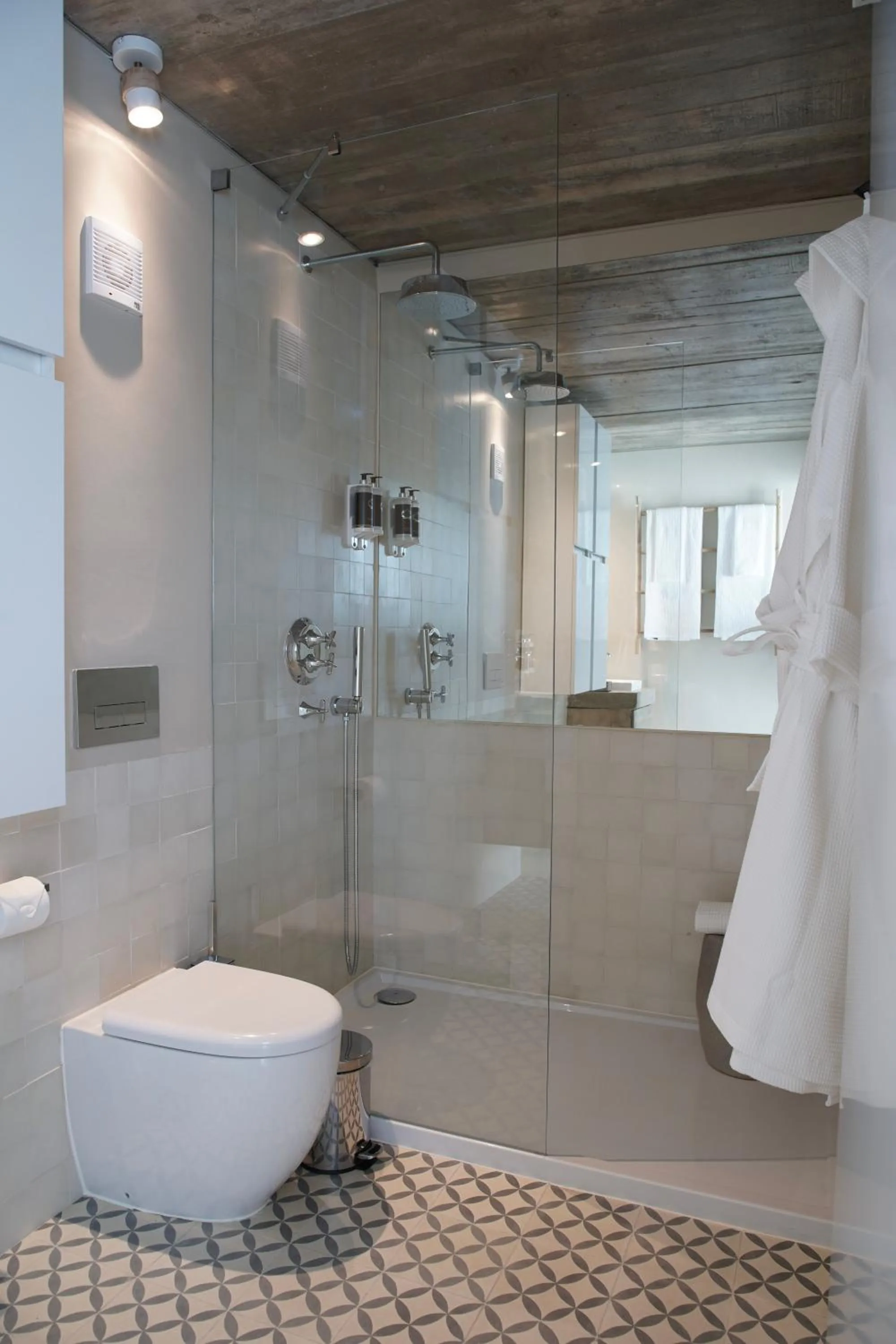 Toilet in Colégio Charm House