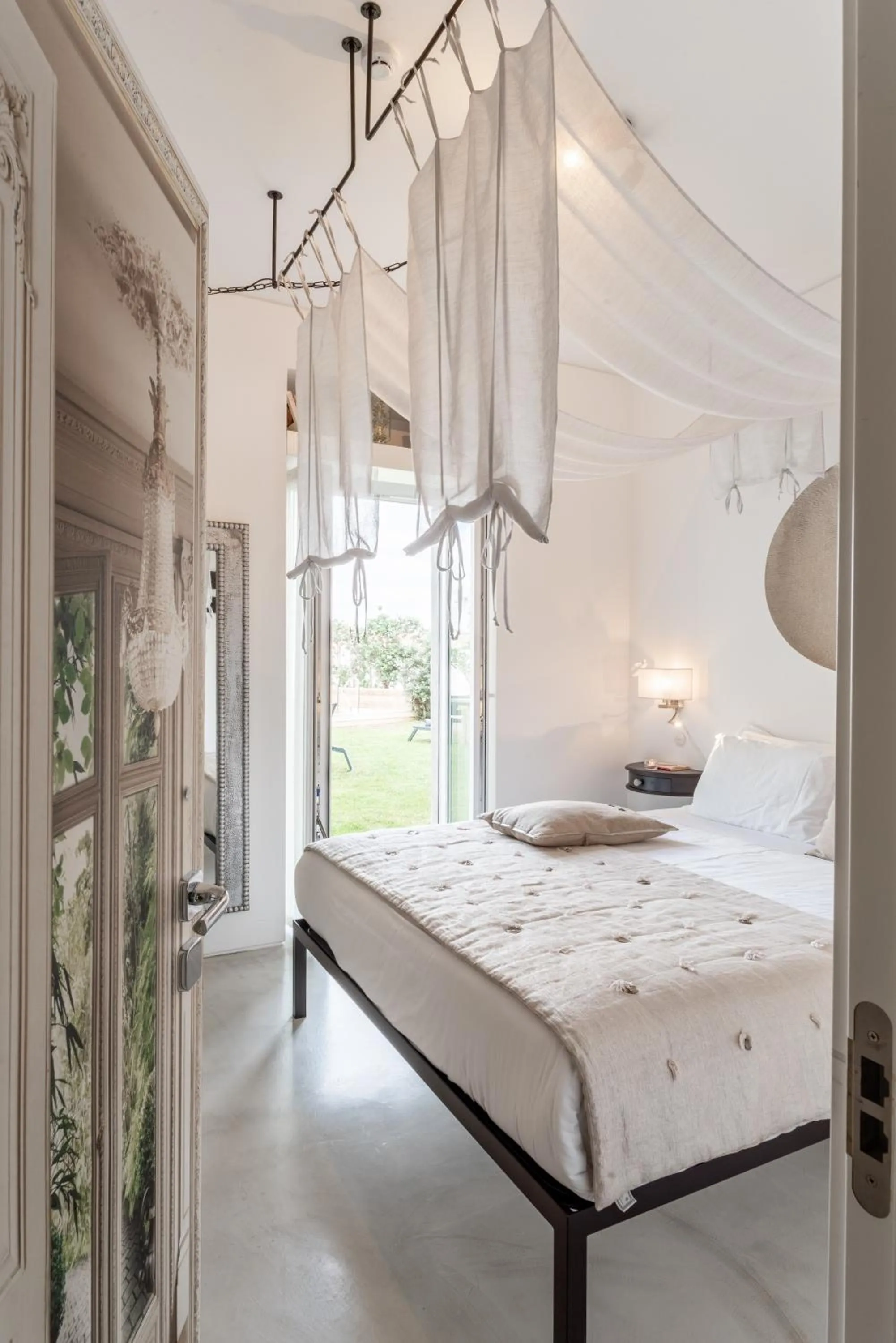 Bedroom, Bed in Colégio Charm House