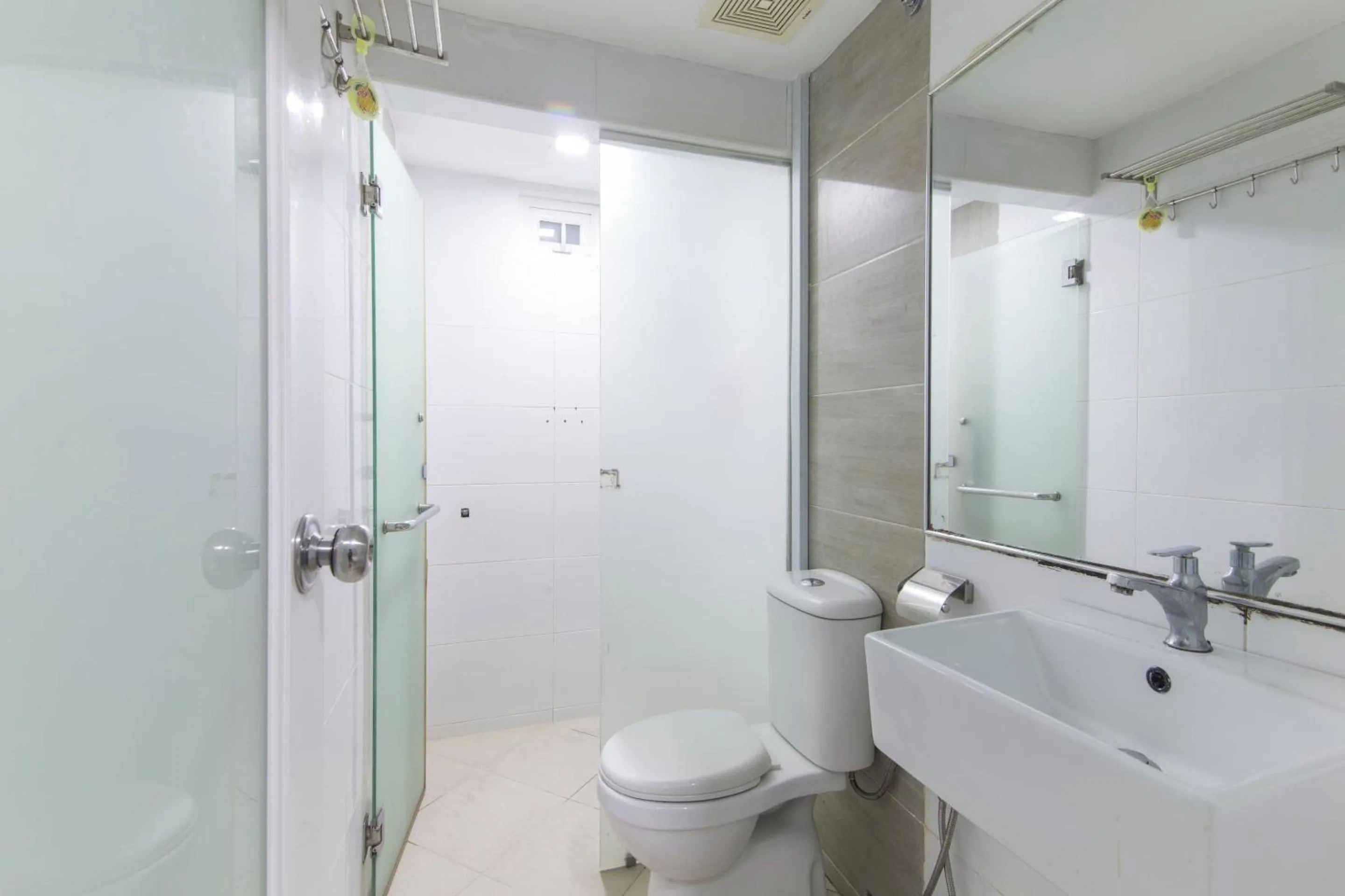 Bathroom in Super OYO 90296 Red Orange Hotel Port Klang