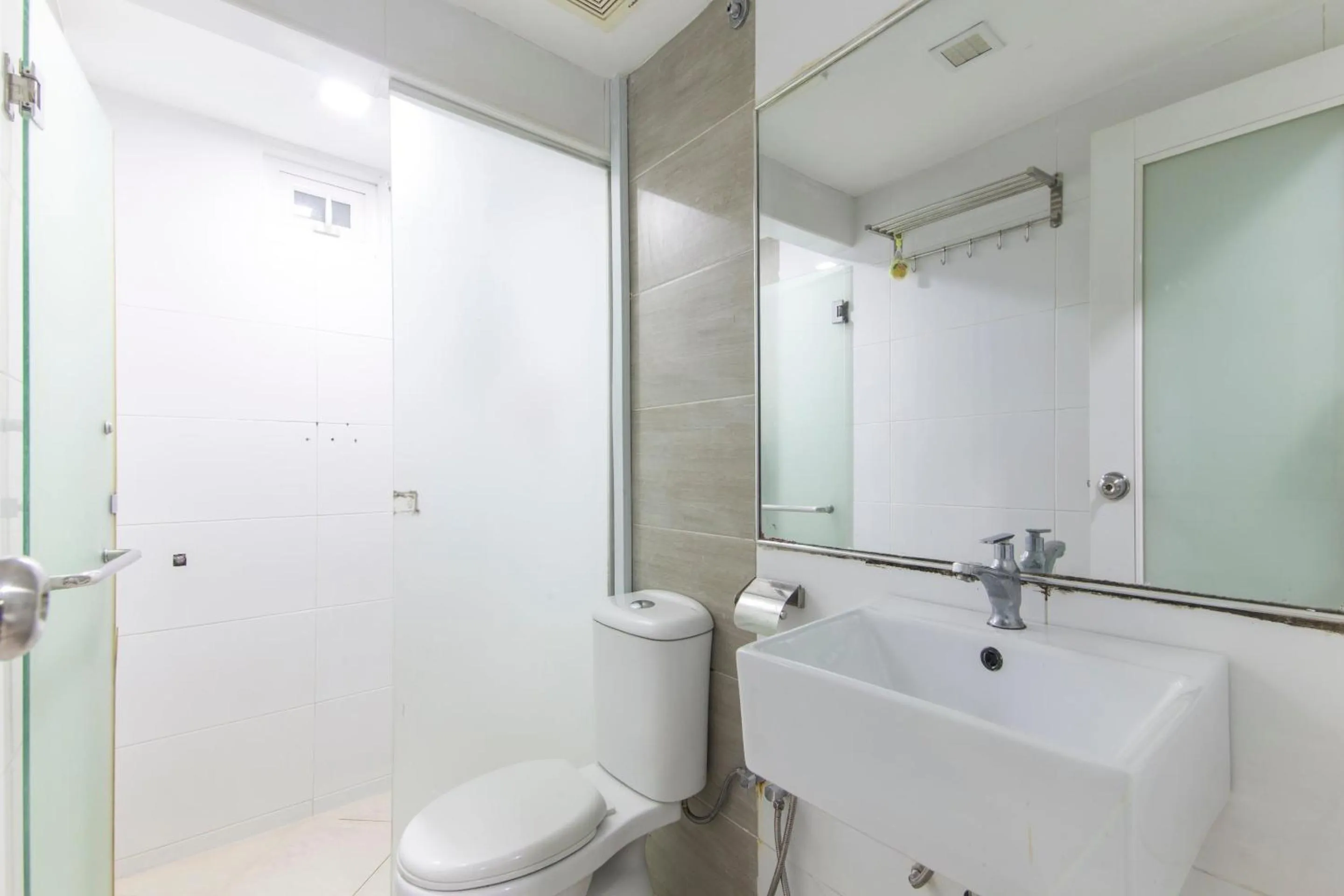 Bathroom in Super OYO 90296 Red Orange Hotel Port Klang